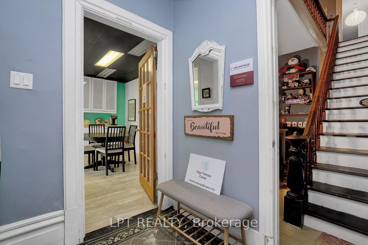 8197 Victoria Street photo 25