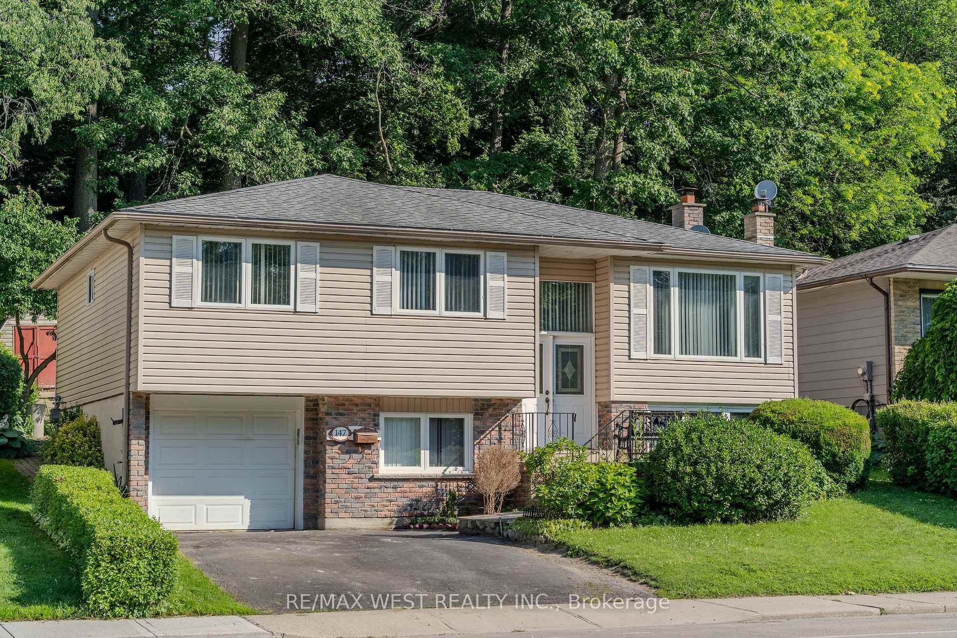 147 Forest Road photo 1