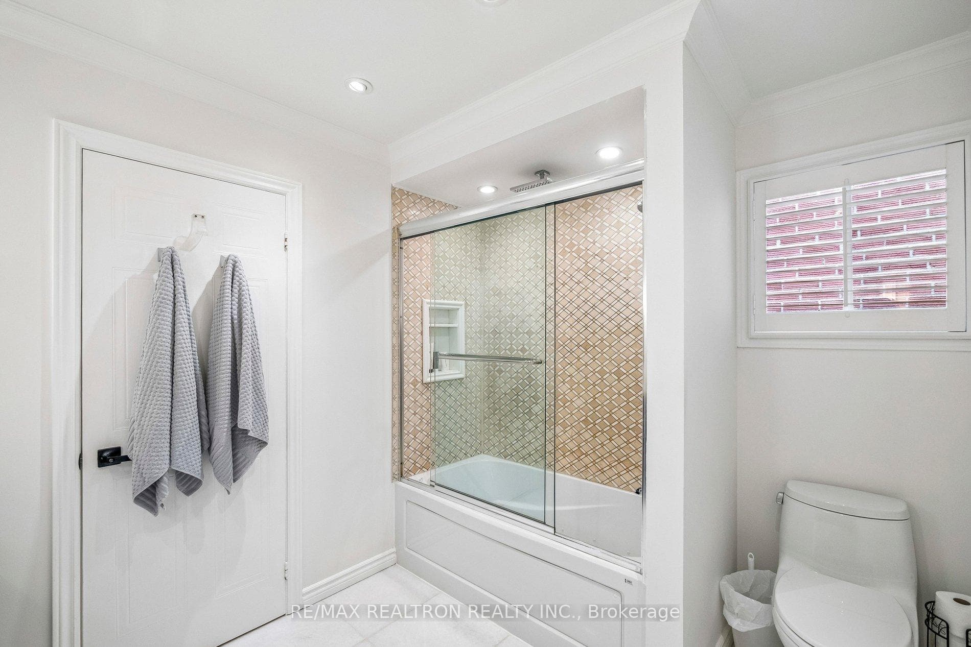 58 Roseborough Crescent photo 28