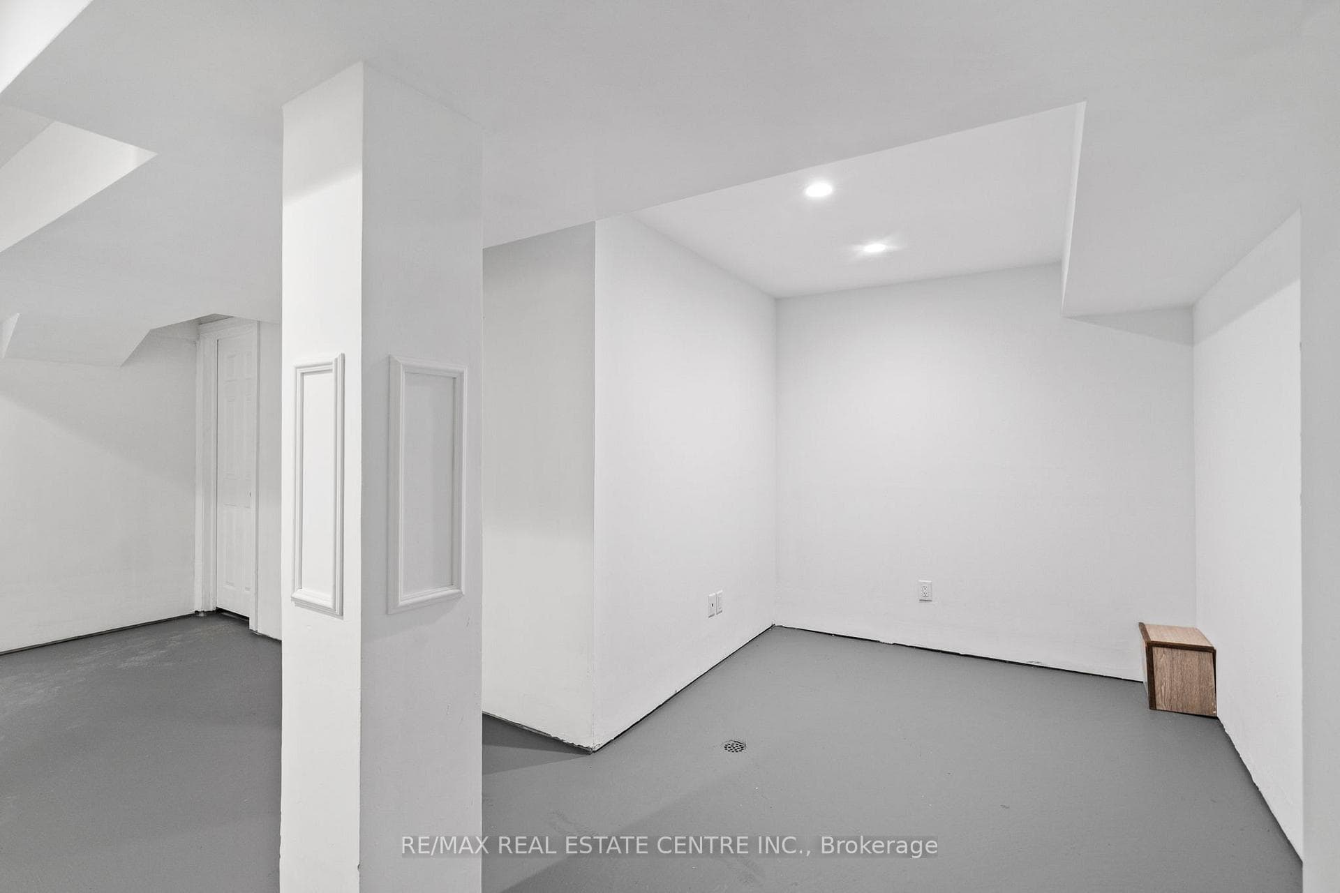 527 Ravenstone Court photo 41