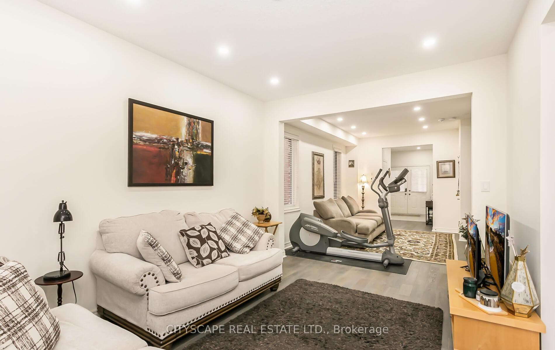 639 Mockridge Terrace photo 8