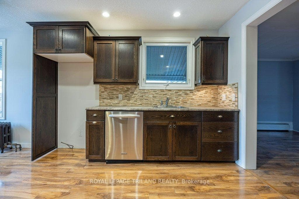 262 Marsh Line photo 8