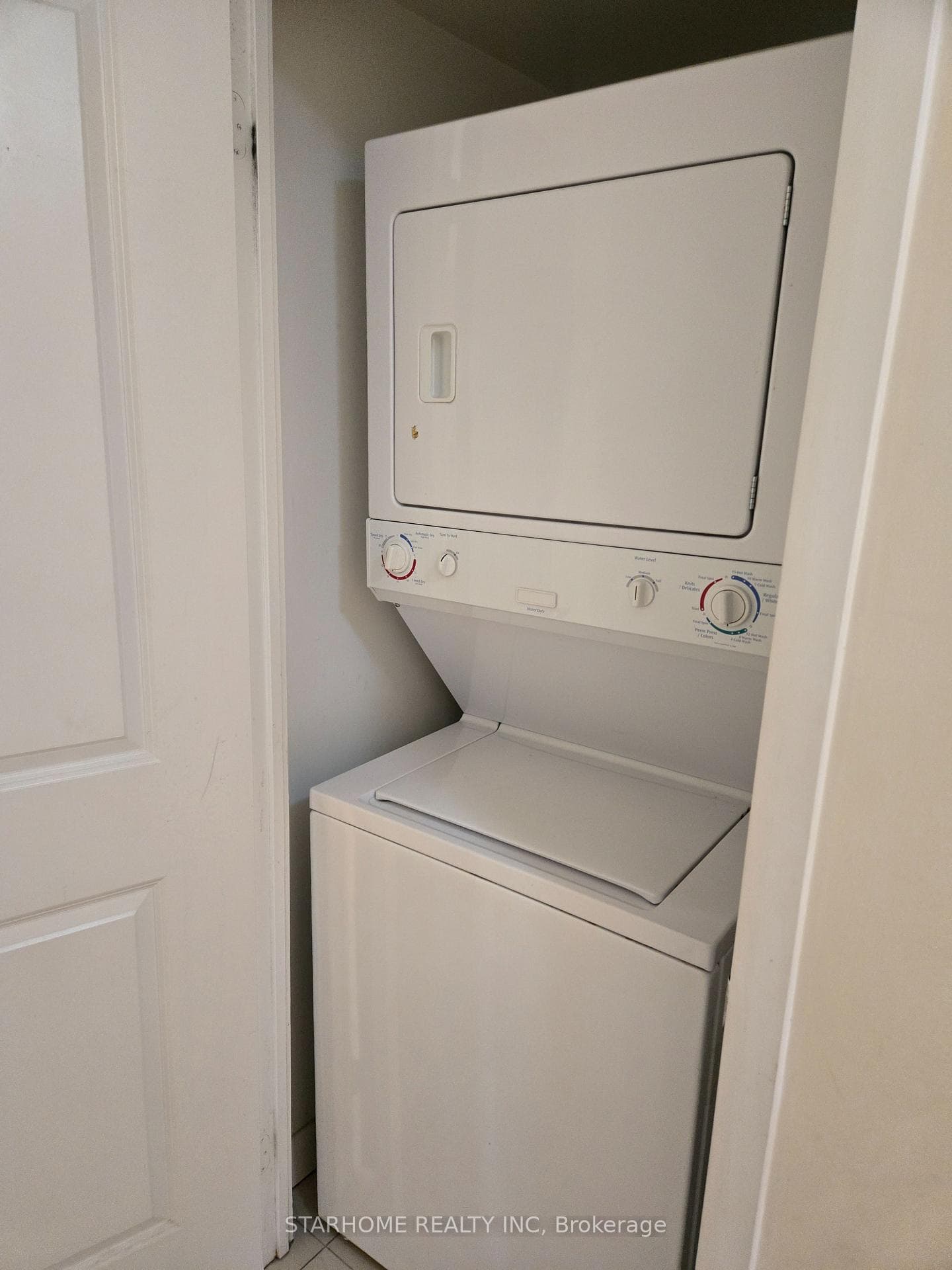 4968 Yonge Street Unit 807 photo 9