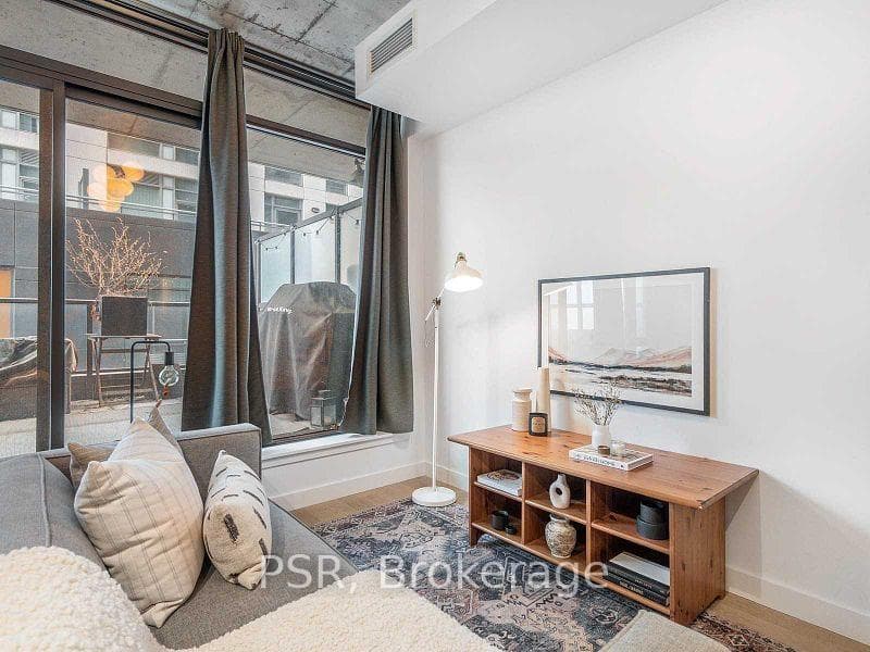 111 Bathurst Street Unit 608 photo 15