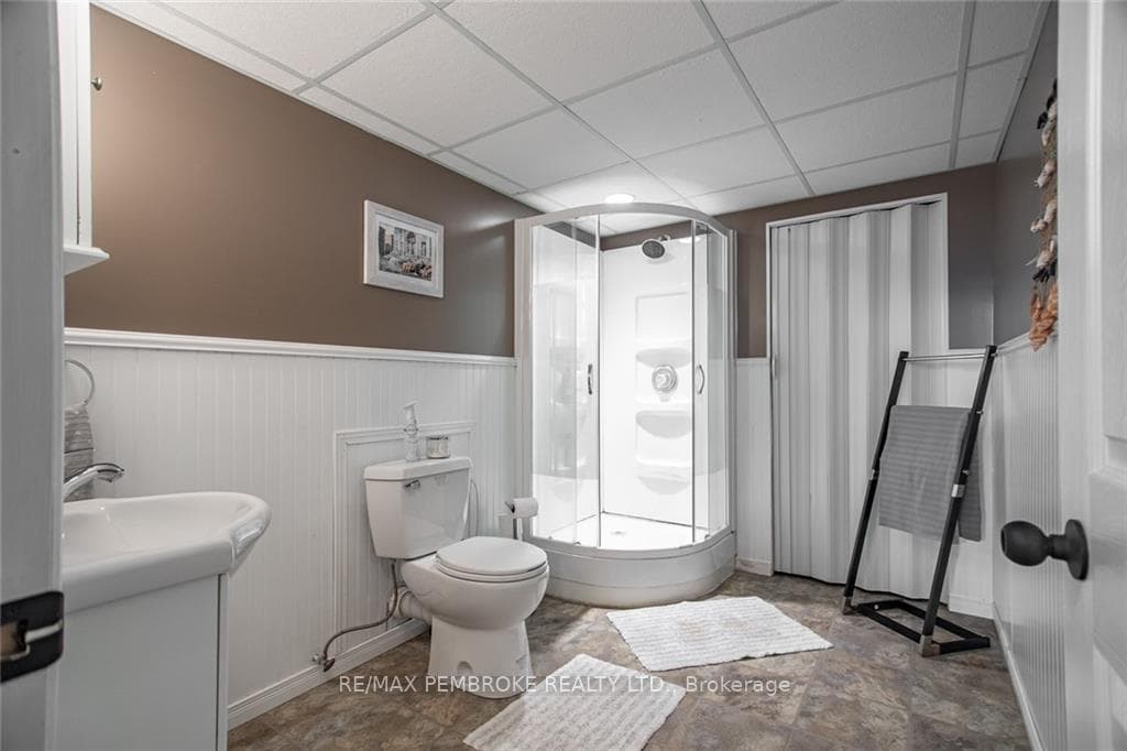 383 RUSSHAM Road photo 16