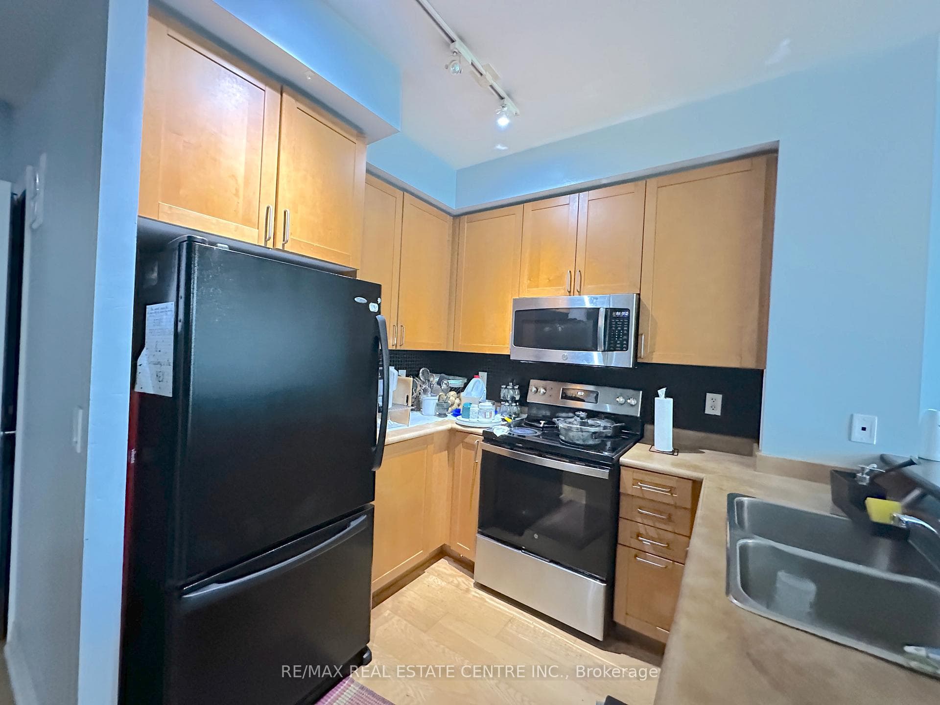 3939 Duke Of York Boulevard Unit 301 photo 8