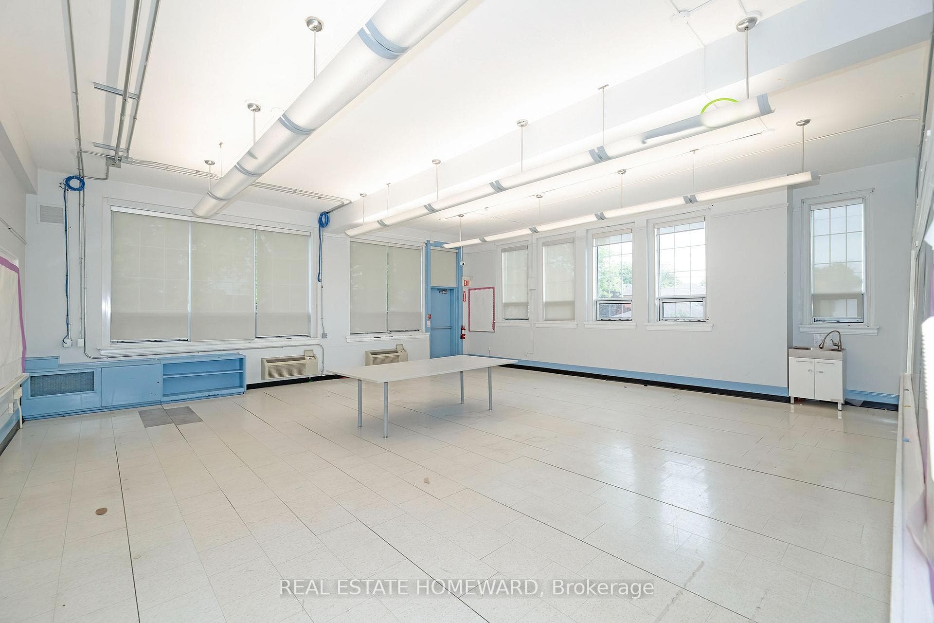202 Simcoe Street photo 11