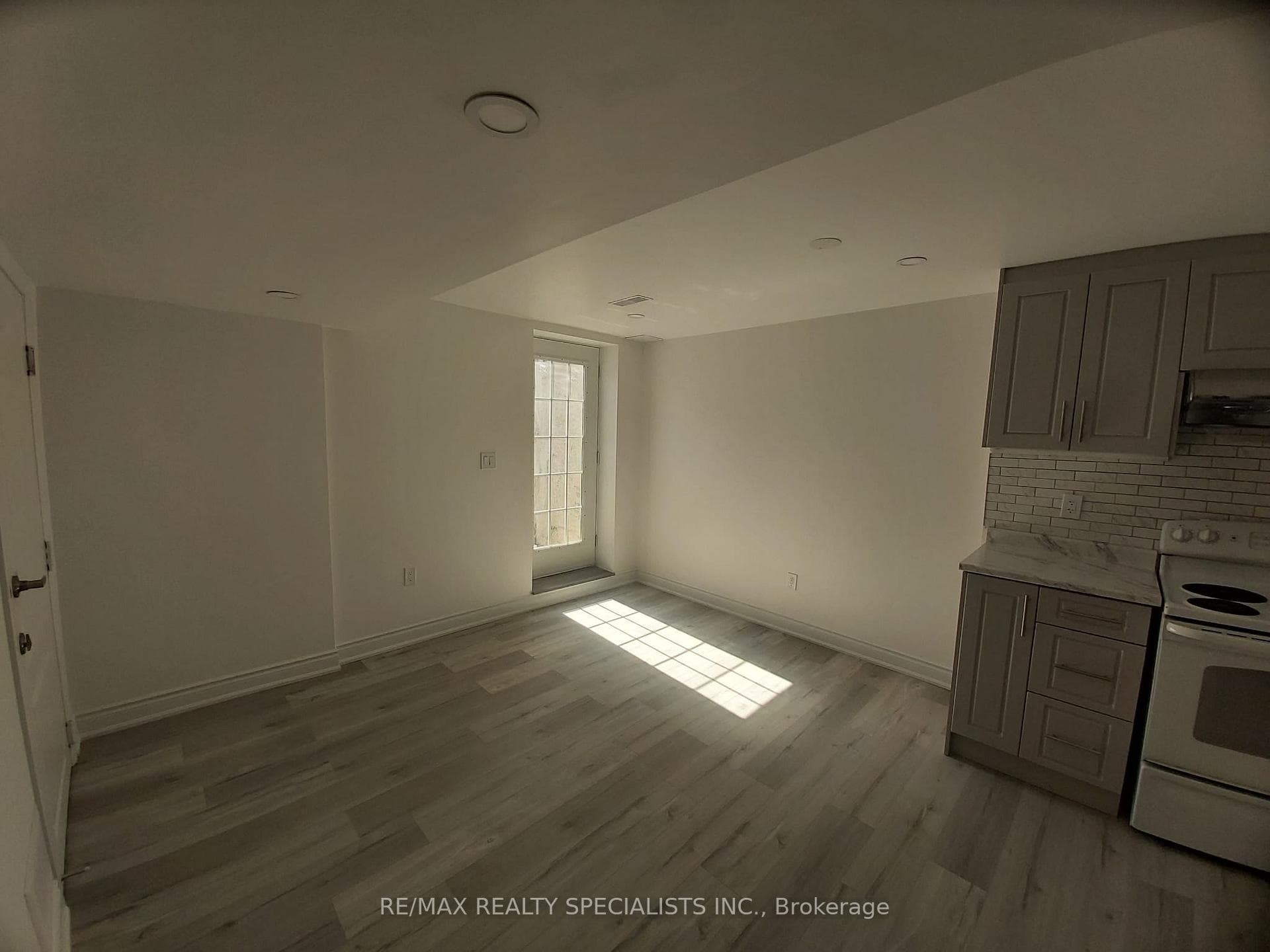 6923 Dillingwood Drive Unit BSMNT photo 7
