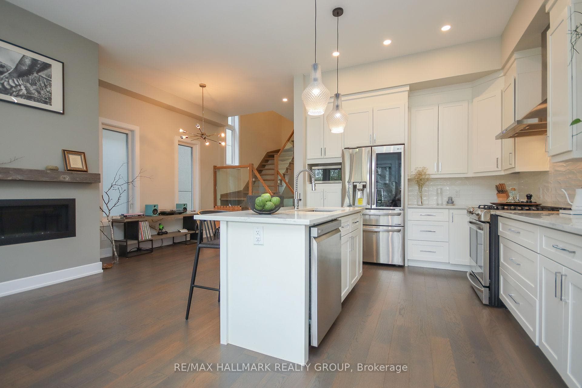 225 Royal Avenue photo 10