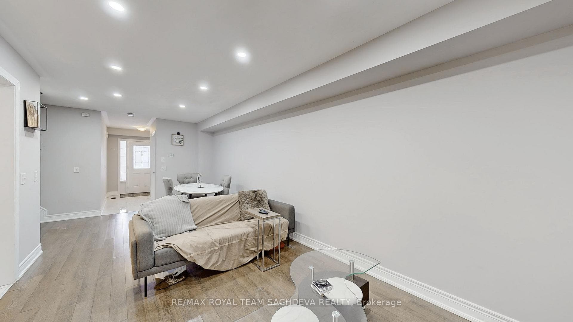 56 Dewell Crescent photo 3