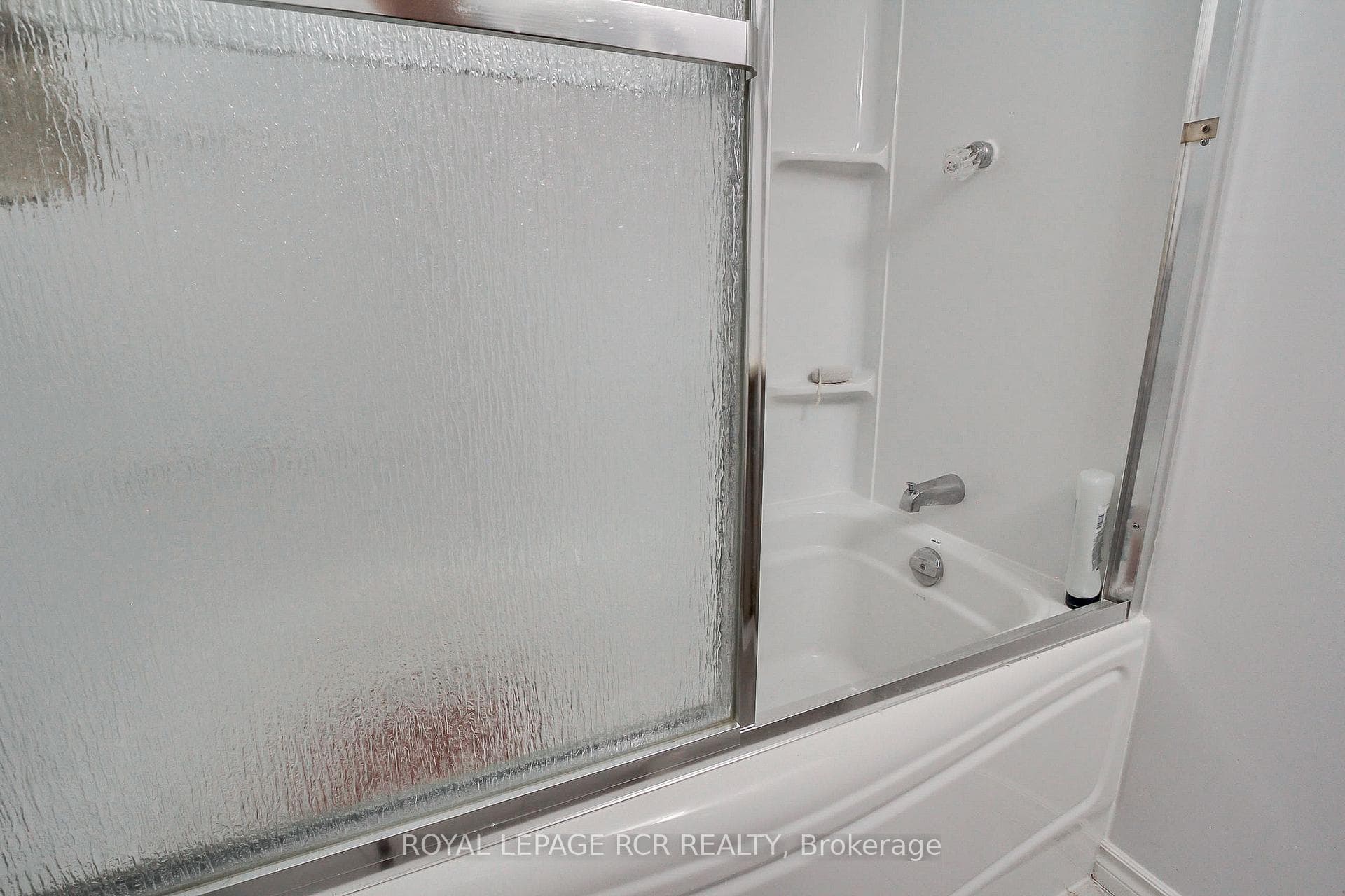 228 Collings Avenue photo 34