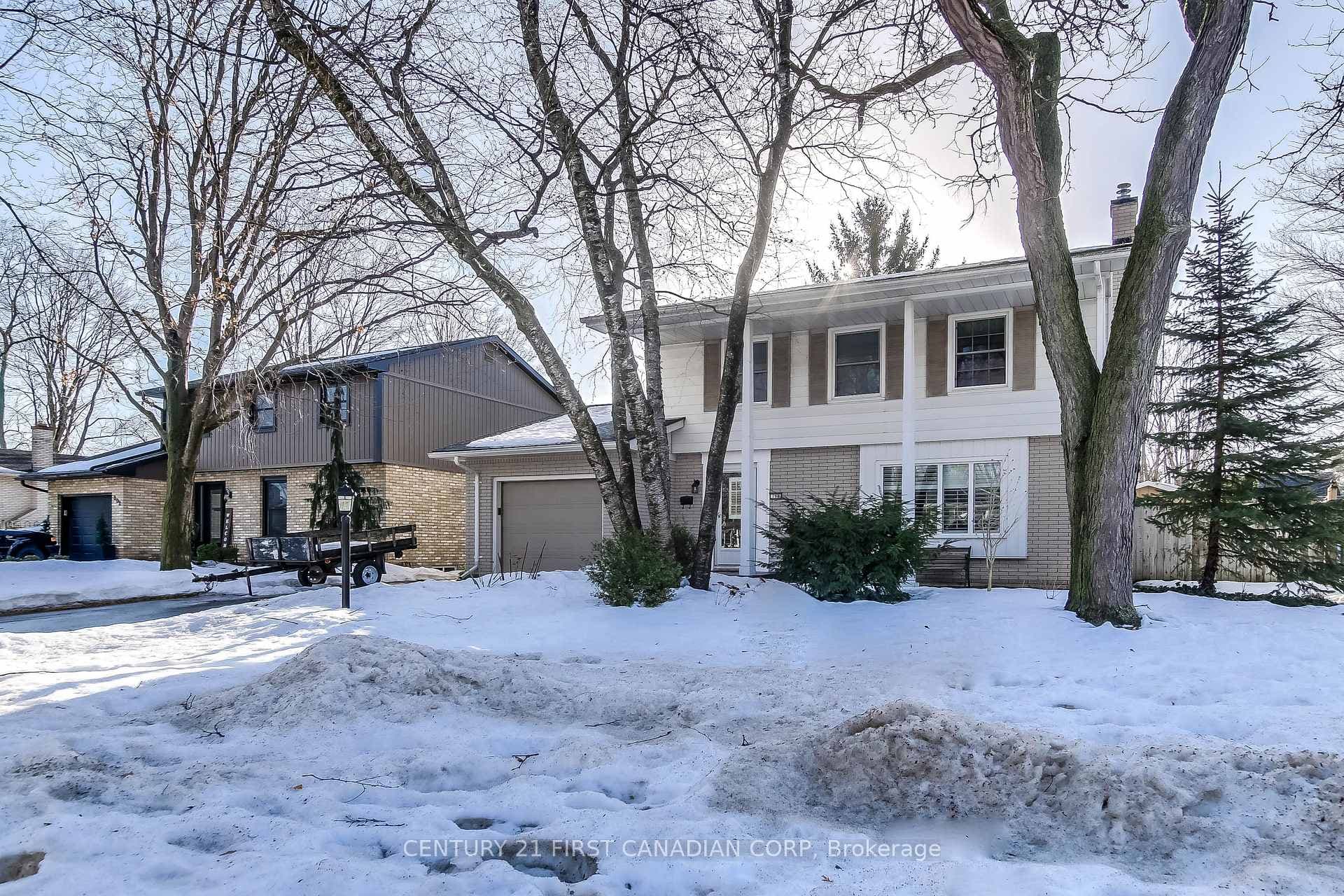 798 Warwick Street photo 1