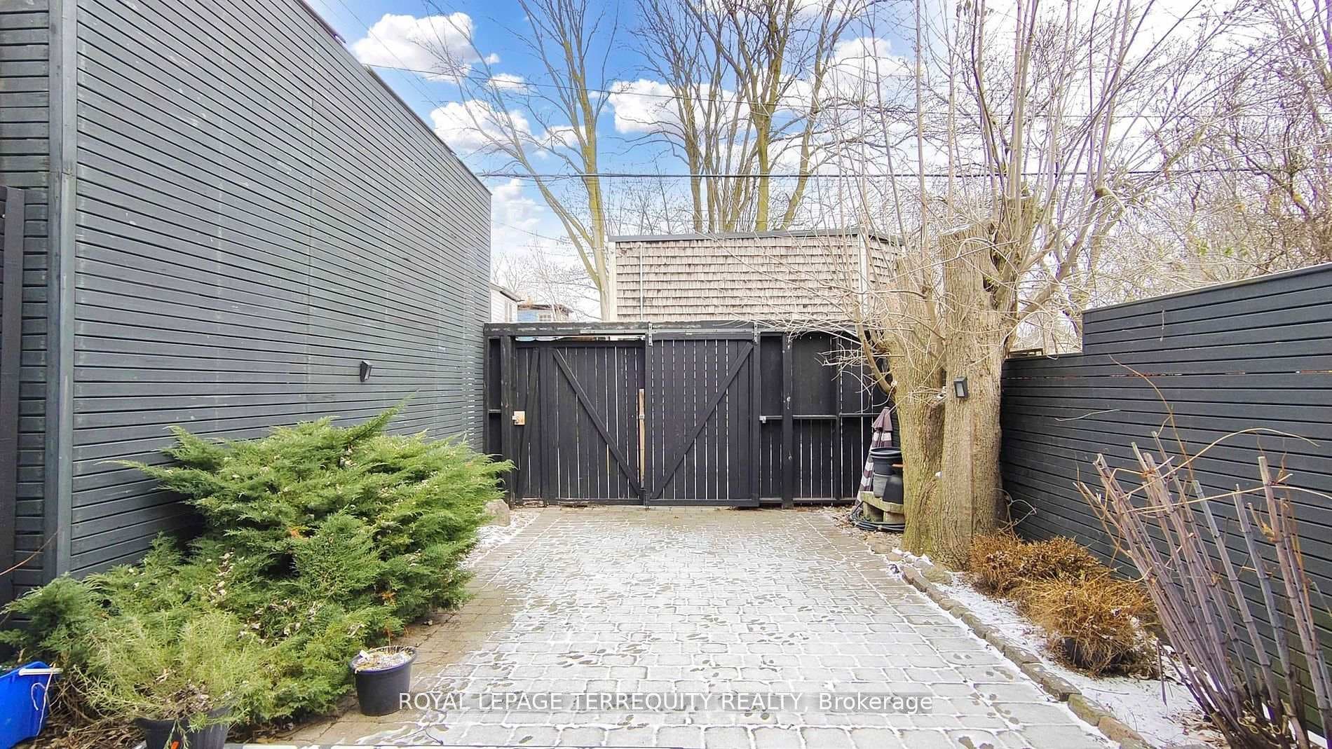 211 Pape Avenue photo 39