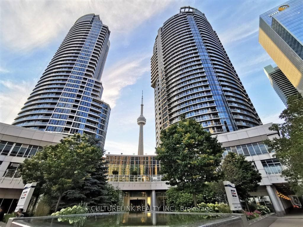 208 Queens Quay Unit 309 photo 2