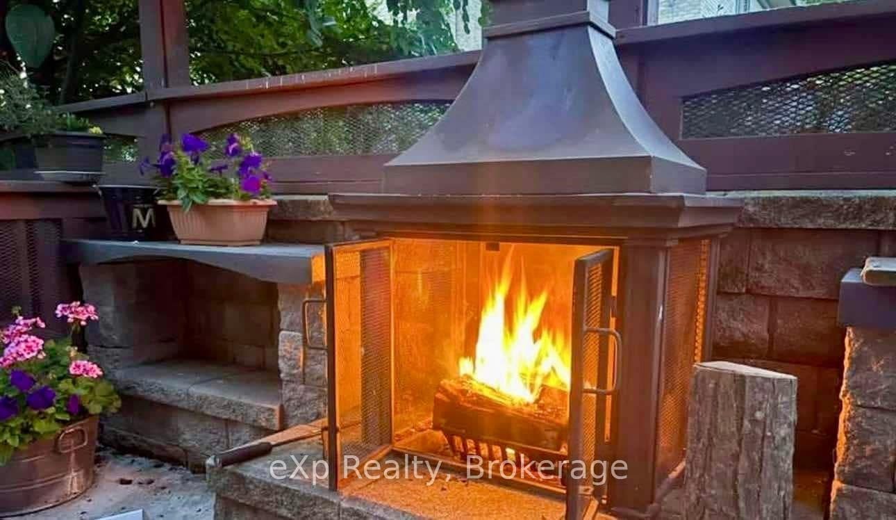 524 Colborne Street photo 24