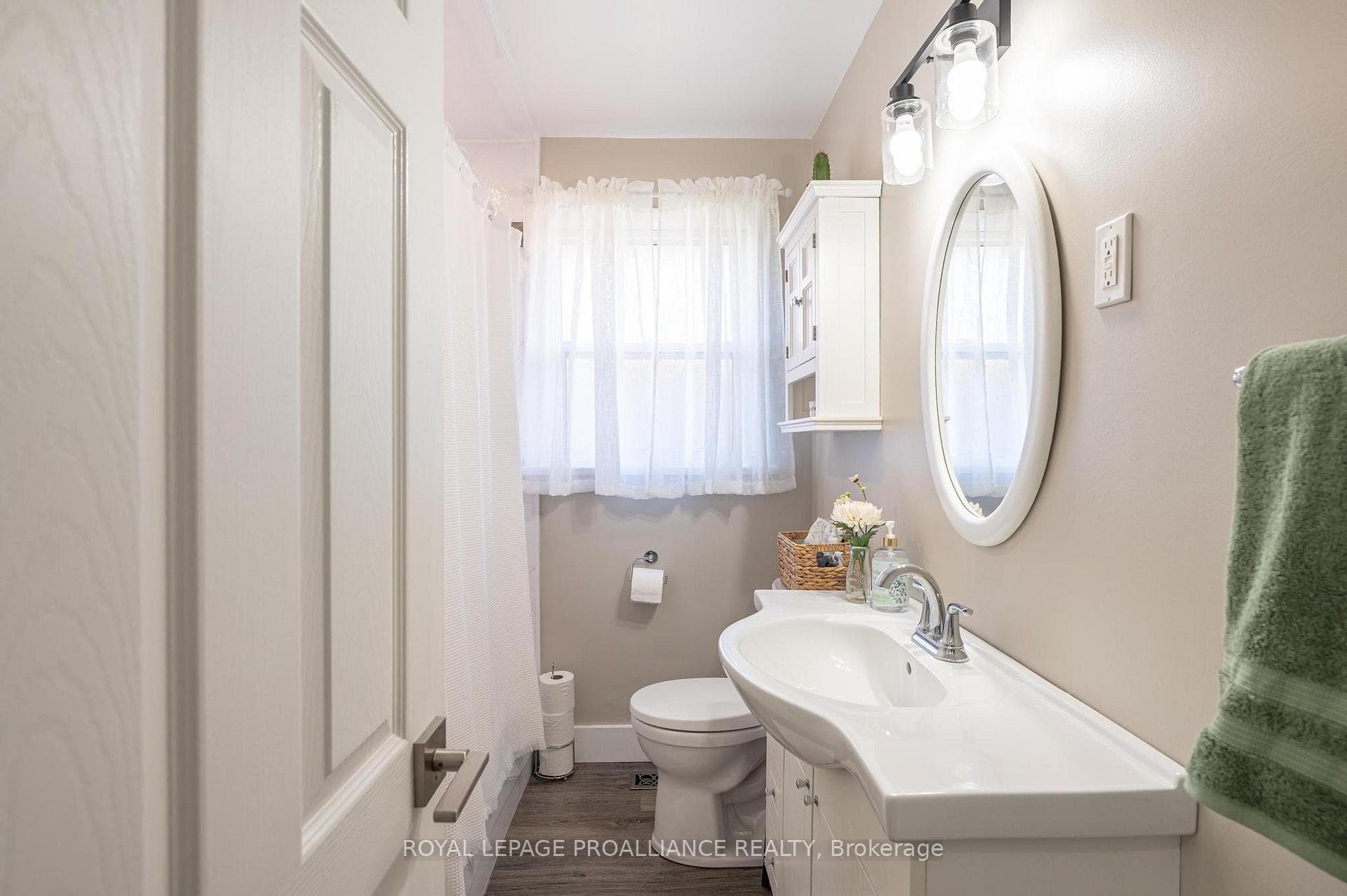 554 Elizabeth Street photo 15