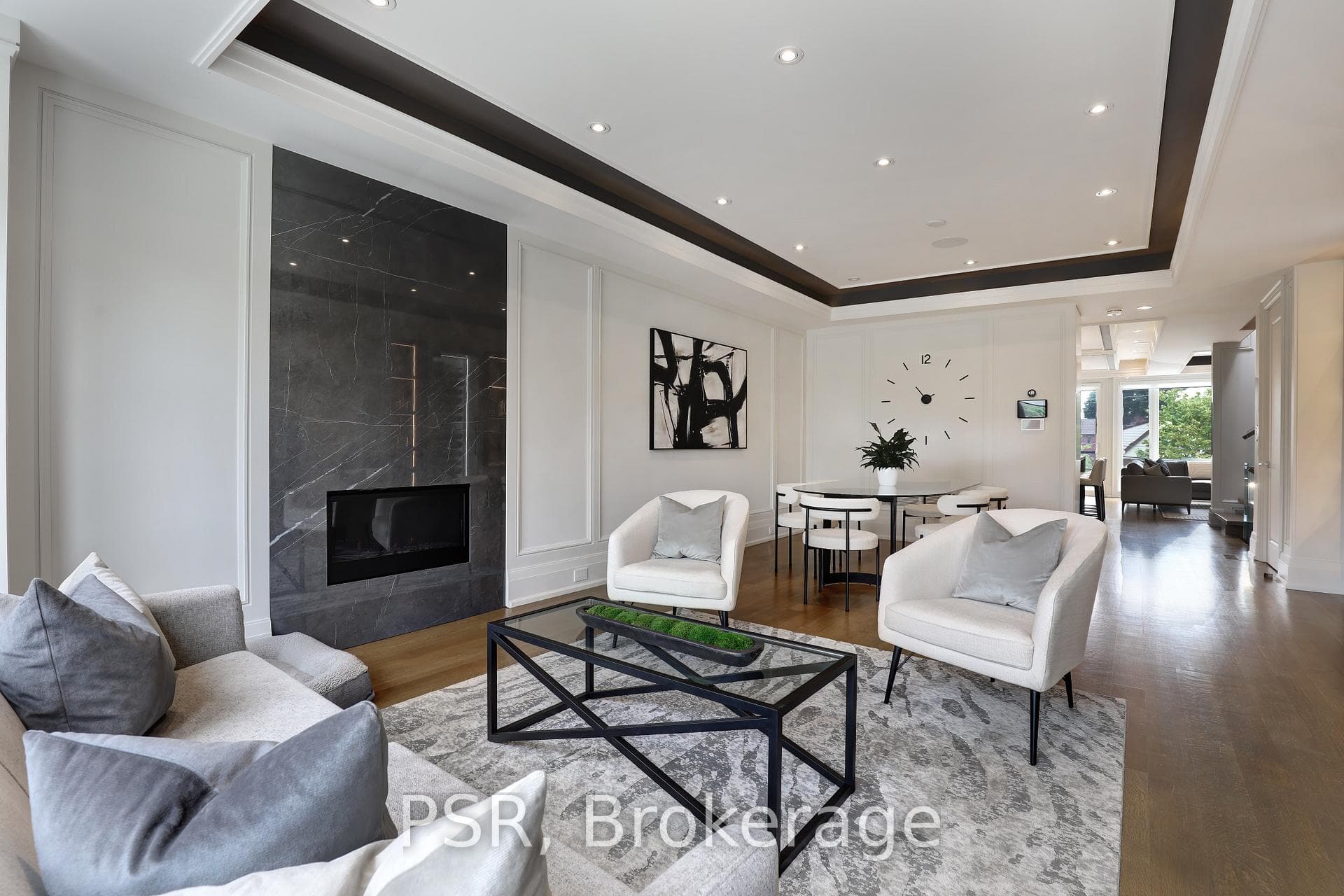 571 Broadway Avenue photo 5