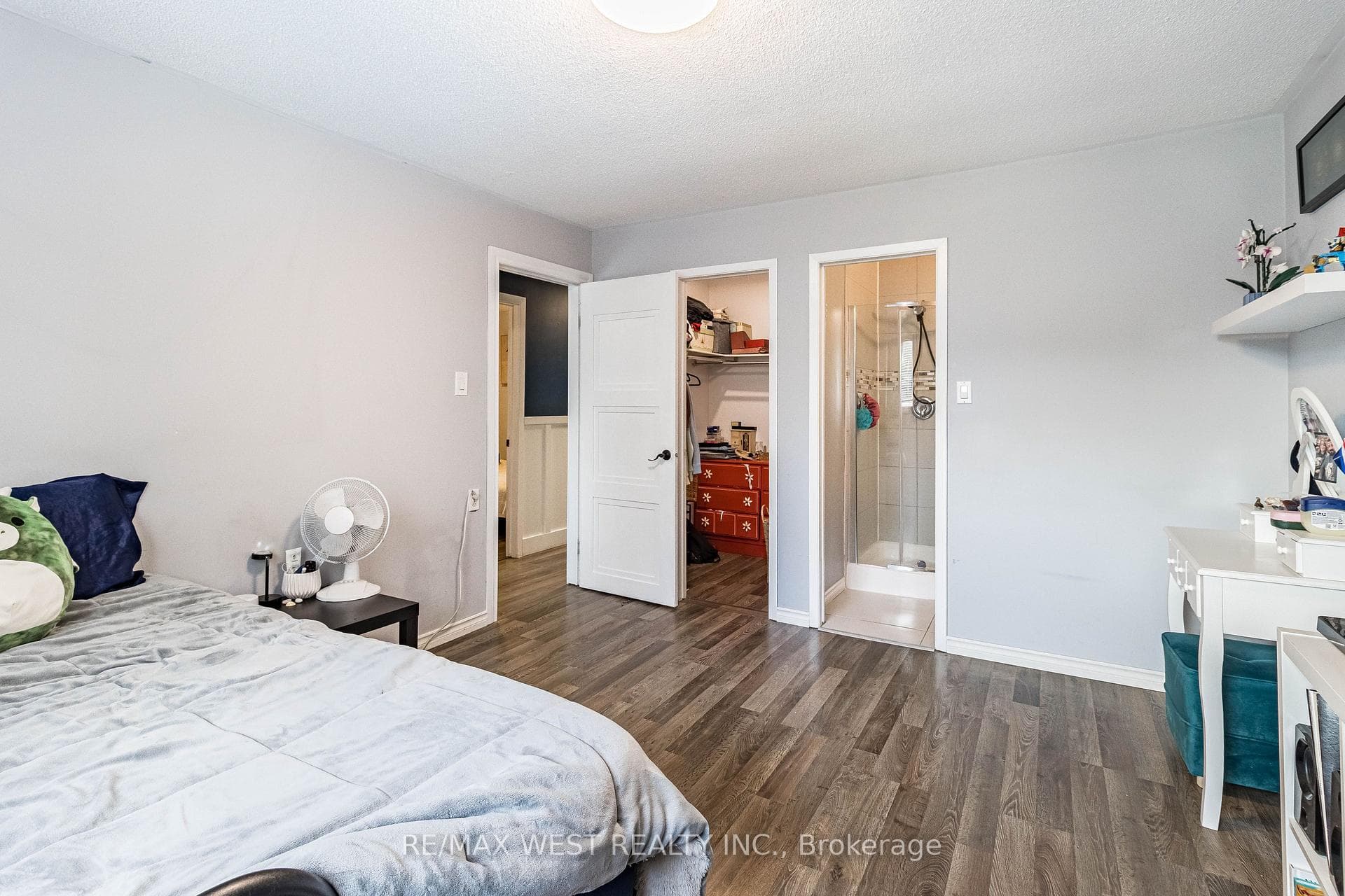 8 Adams Court photo 18