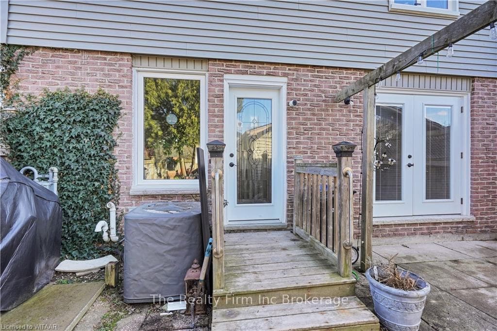 814 BERKSHIRE Drive photo 32