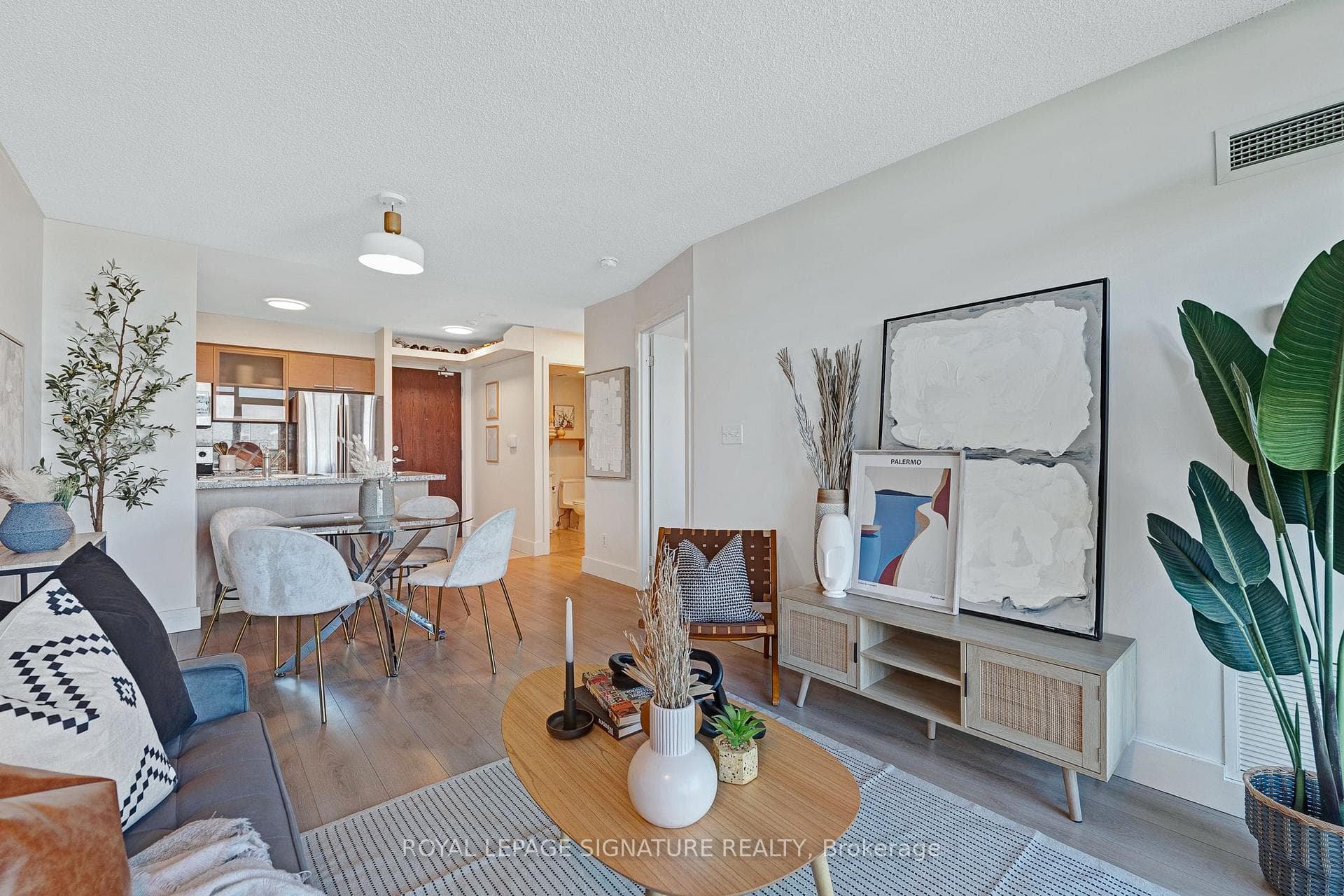 18 Harrison Garden Boulevard Unit 806 photo 3