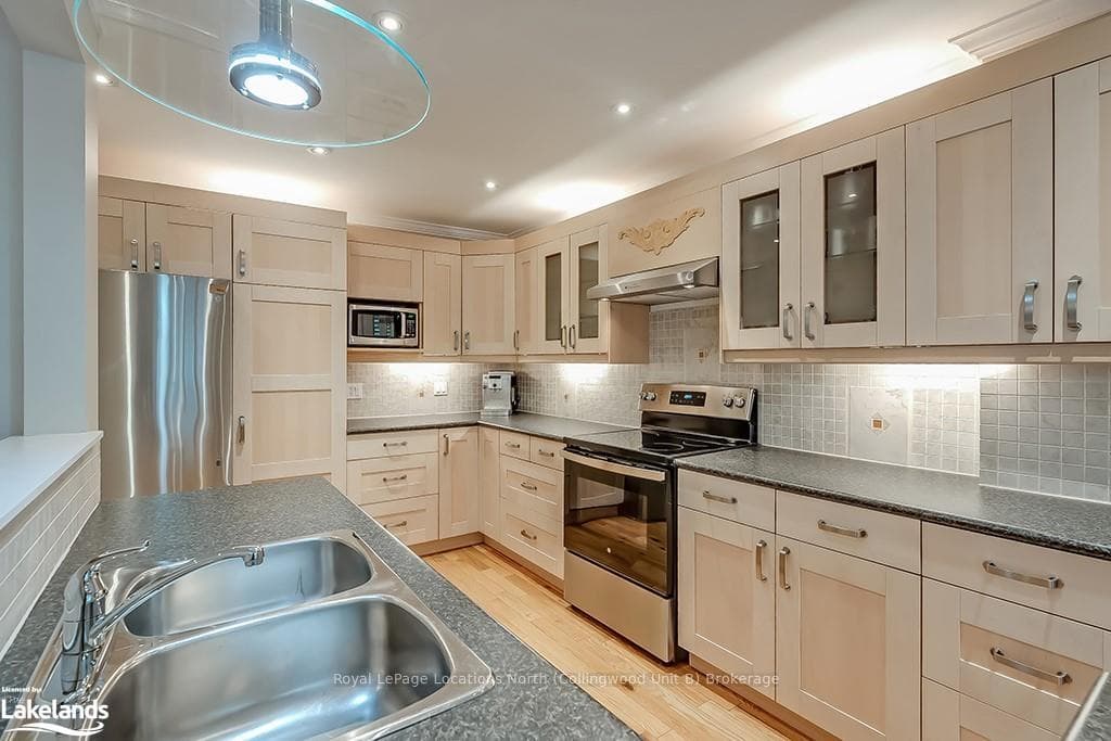 1270 GAINSBOROUGH Drive Unit 19 photo 19