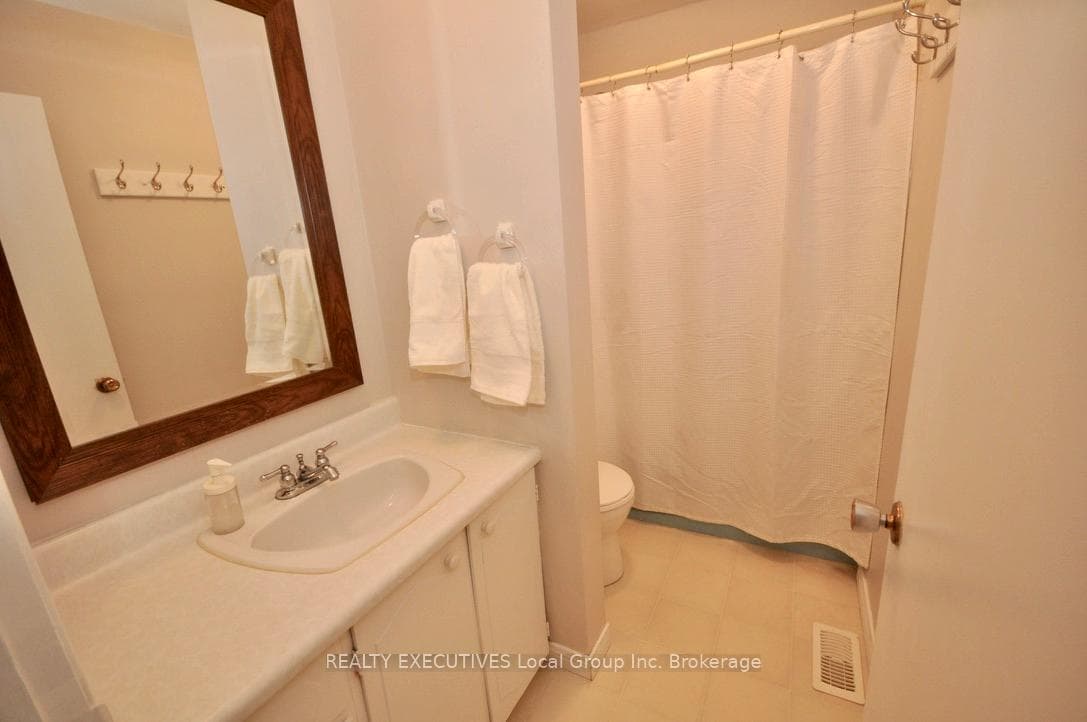 199 Camelot Drive photo 20