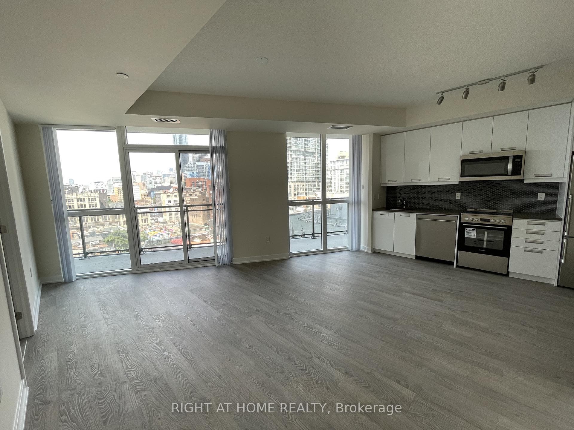 99 John Street Unit 806 photo 6