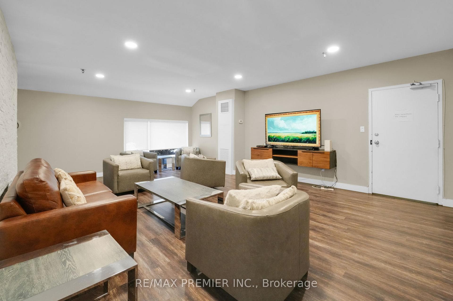 250 Scarlett Road Unit 904 photo 34
