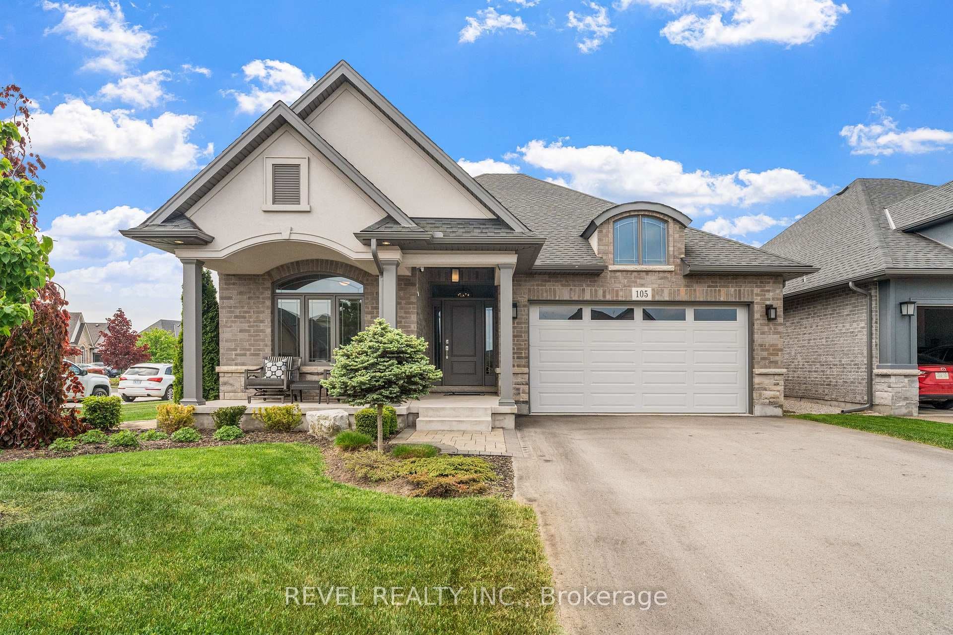 105 Berwick Trail photo 1