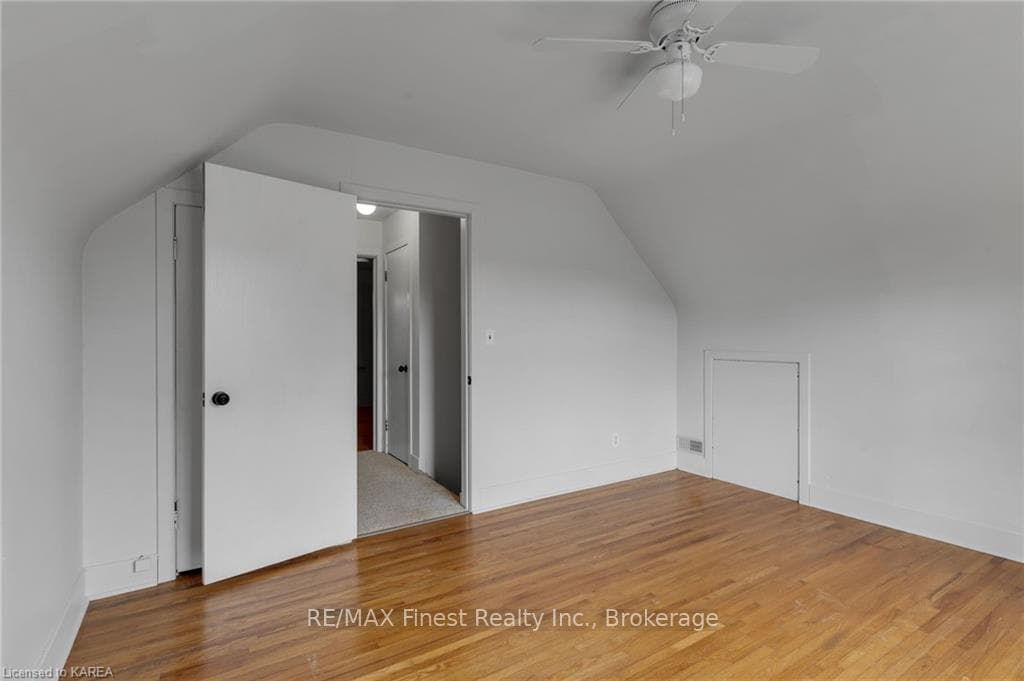 744 ALFRED Crescent photo 22