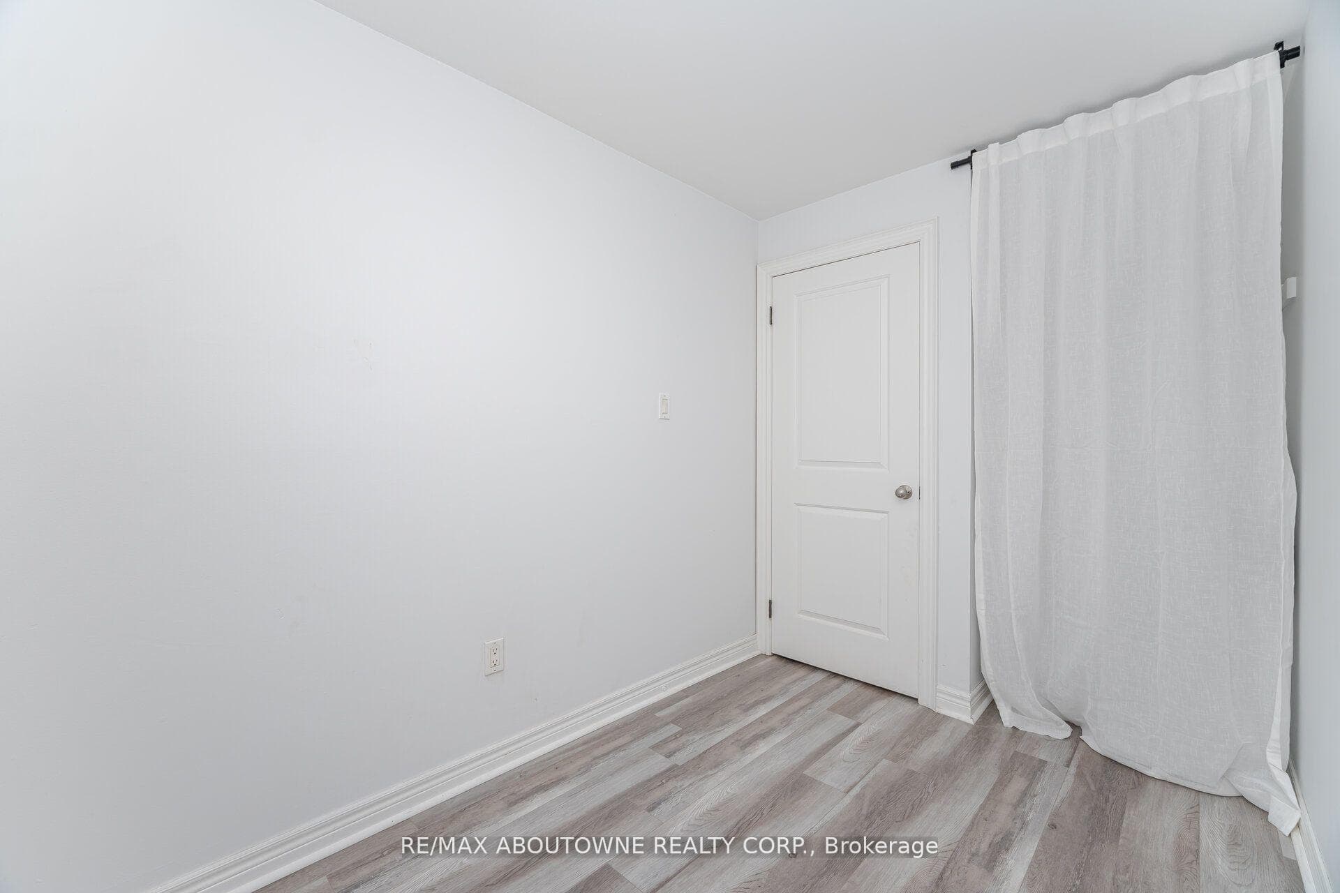 2779 Gananoque Drive Unit 27 photo 21