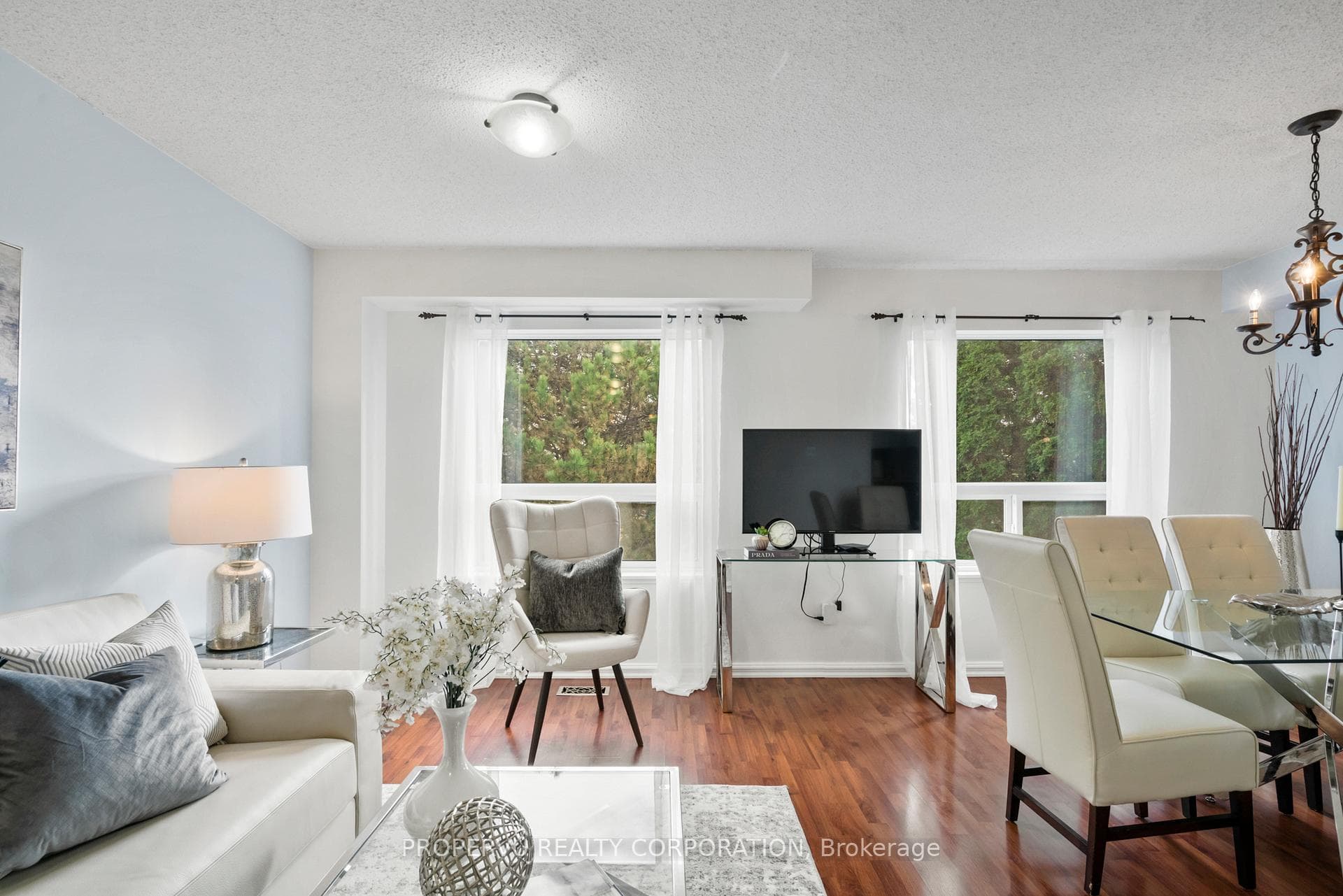607 Gibney Crescent photo 4