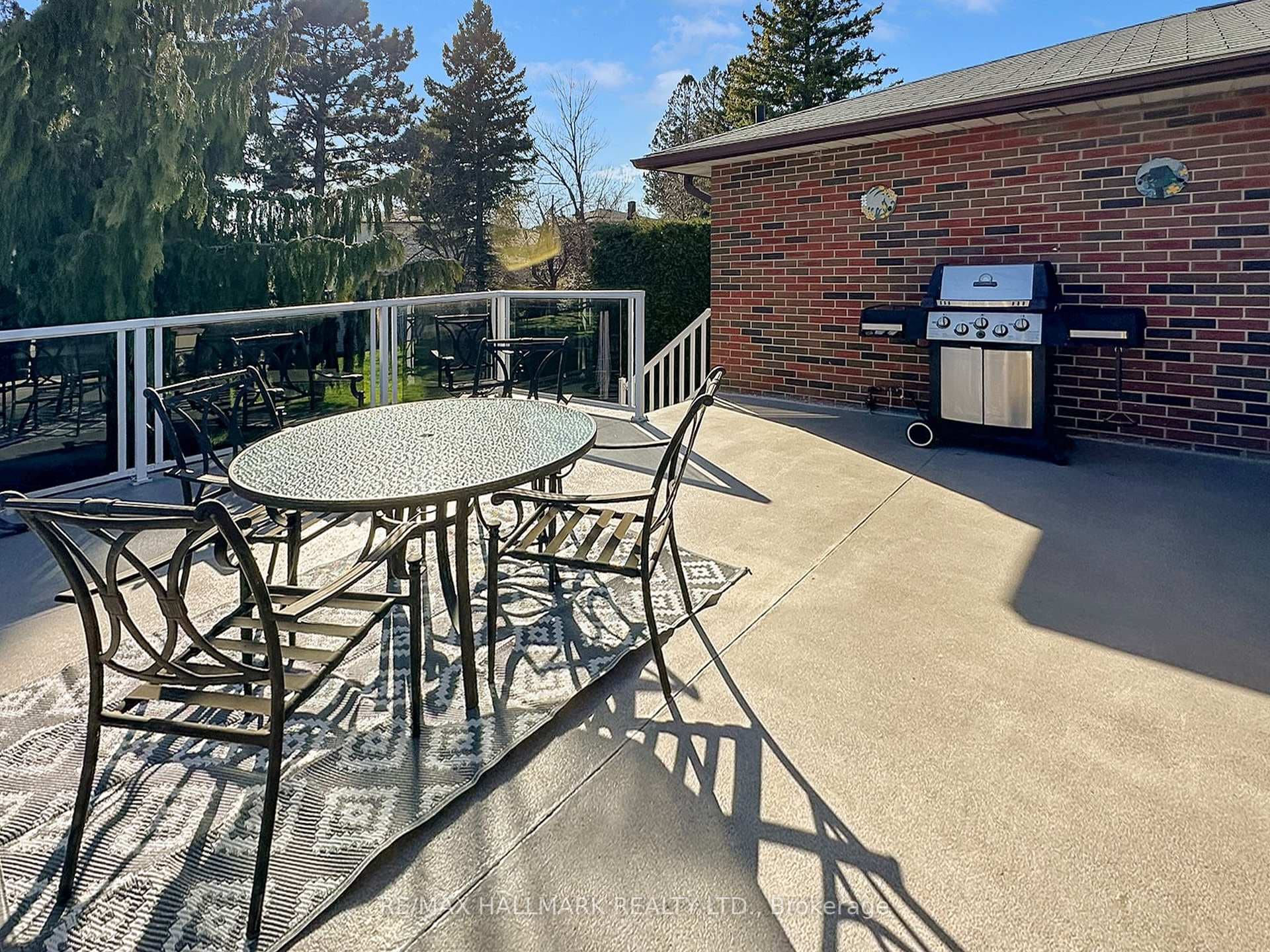 Large deck for entertaining Gas hook up for BBQ
