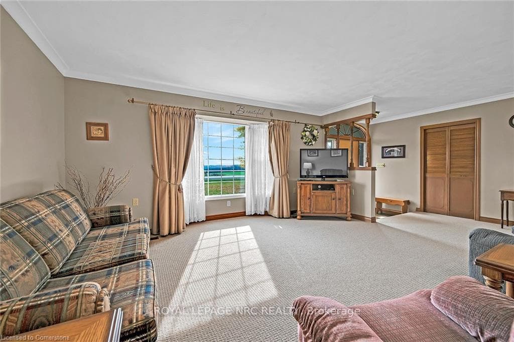 4949 Rainham Road photo 9