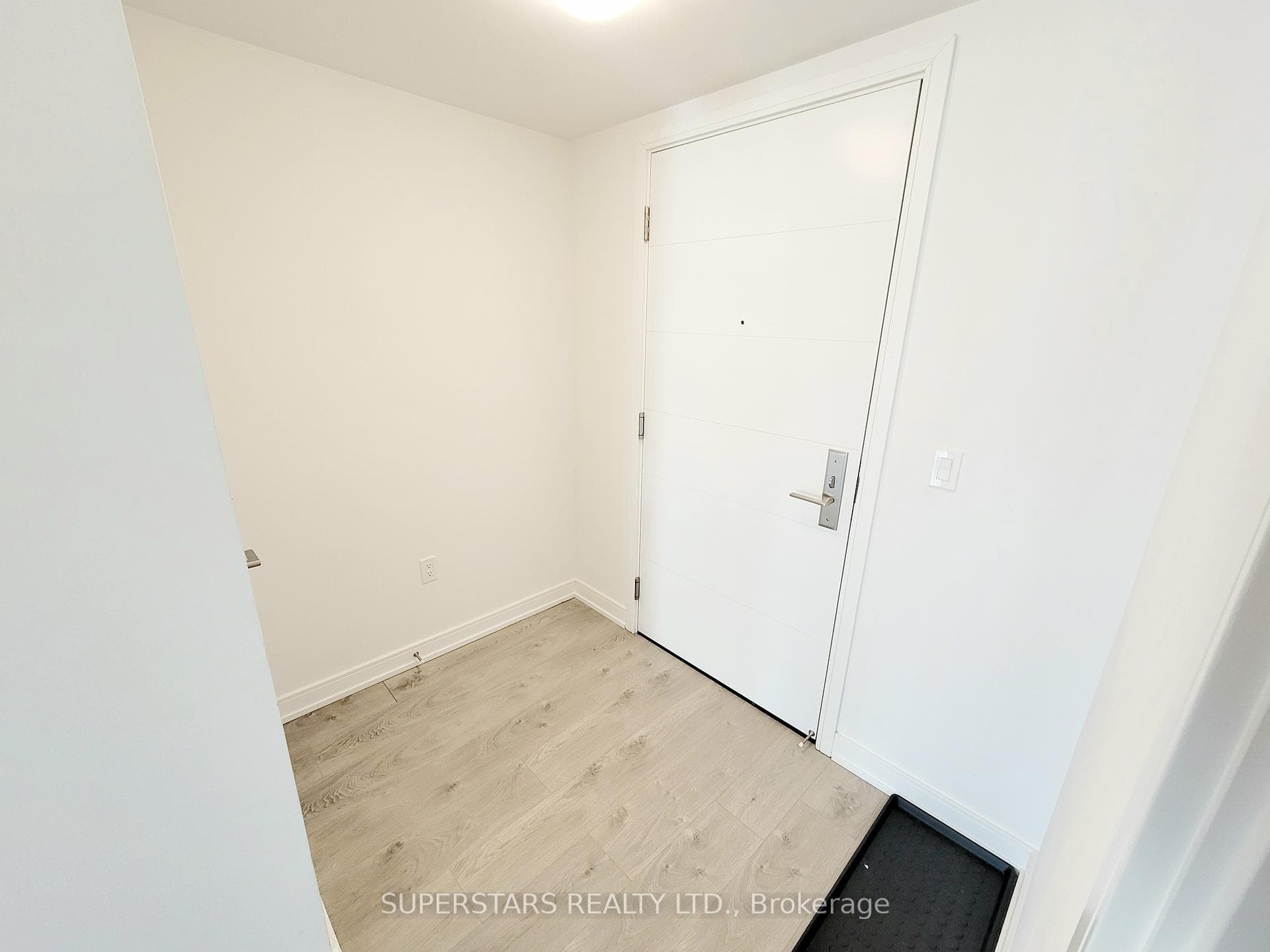 50 Wellesley Street Unit 1803 photo 2