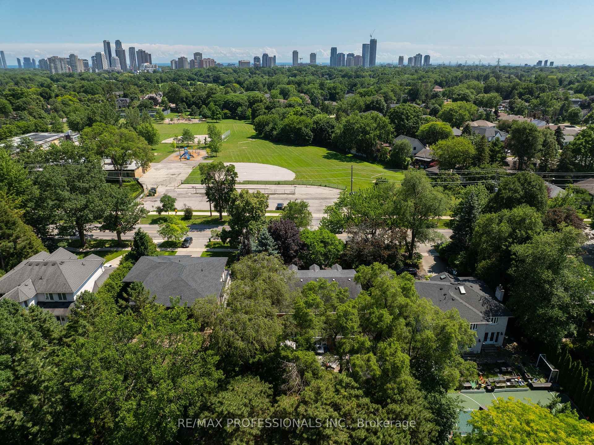 106 Rathburn Road photo 50