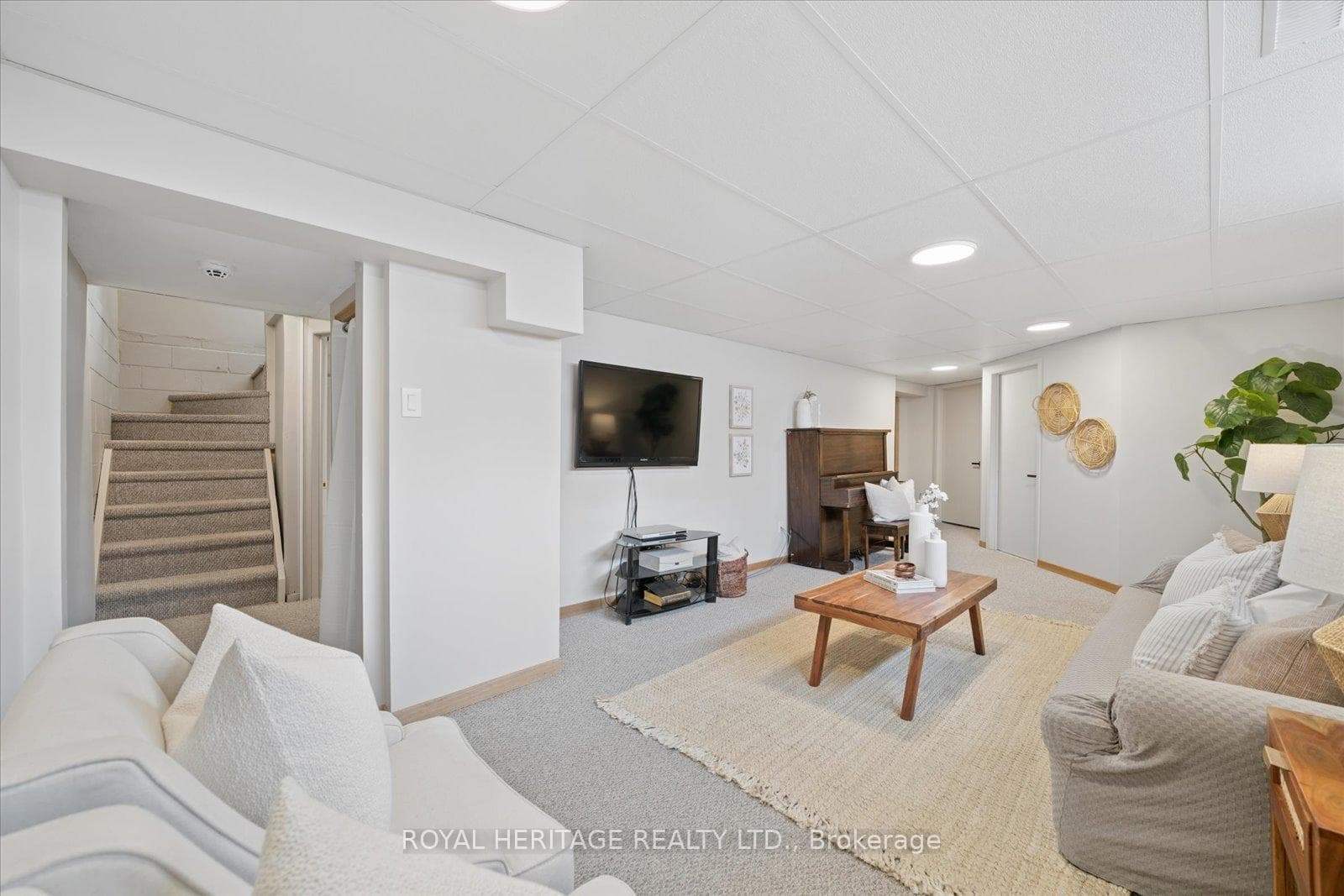 Open concept, Finished lower level Family Room