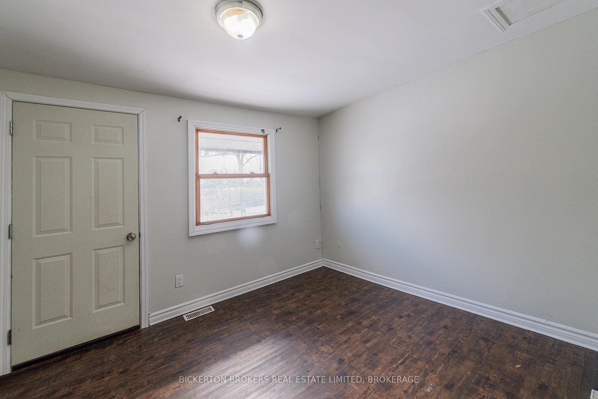 1064 Prince Street photo 19