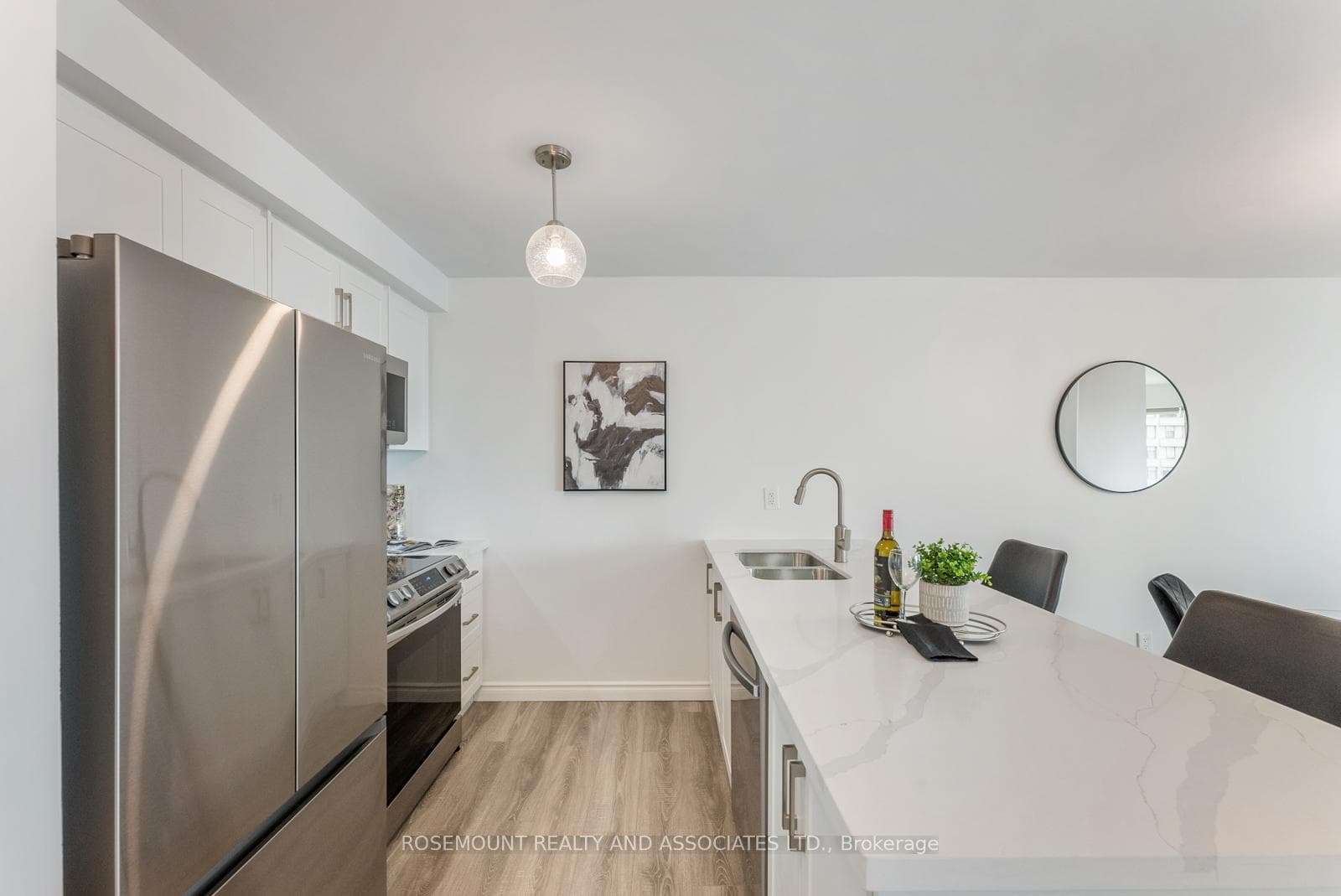 10 Queens Quay Unit 1005 photo 3