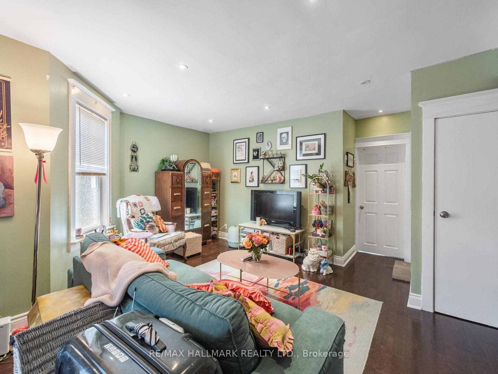 269 Danforth Avenue Unit 3rd flr photo 10