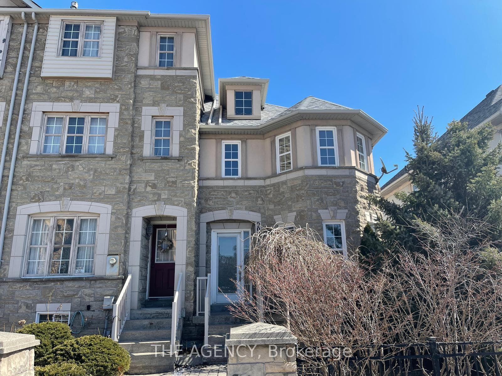 9031 Yonge Street photo 1