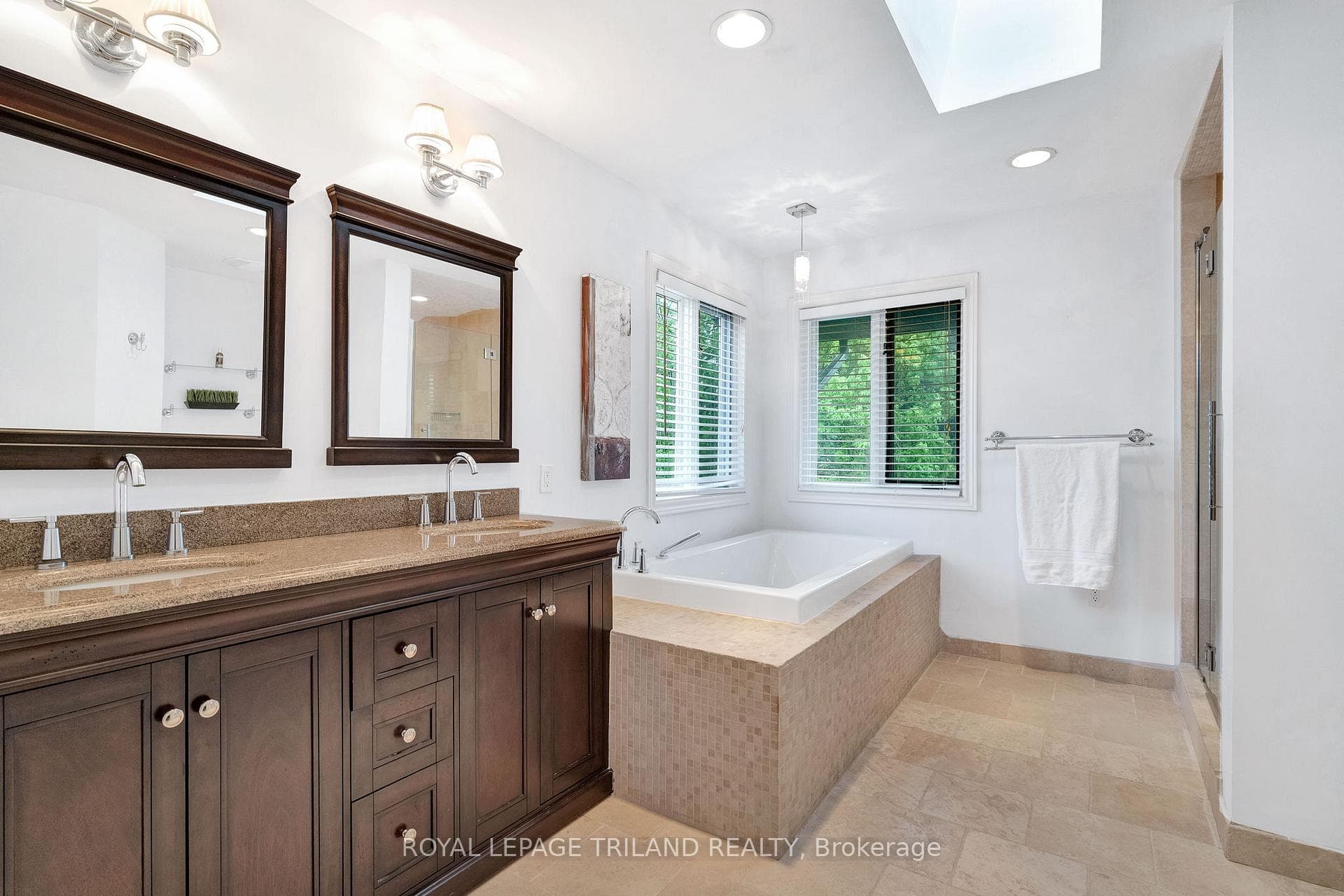 Primary 5 piece ensuite