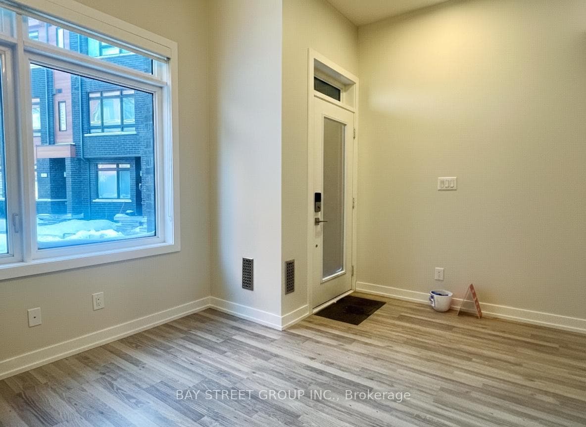 370 Red Maple Road Unit 13 photo 4