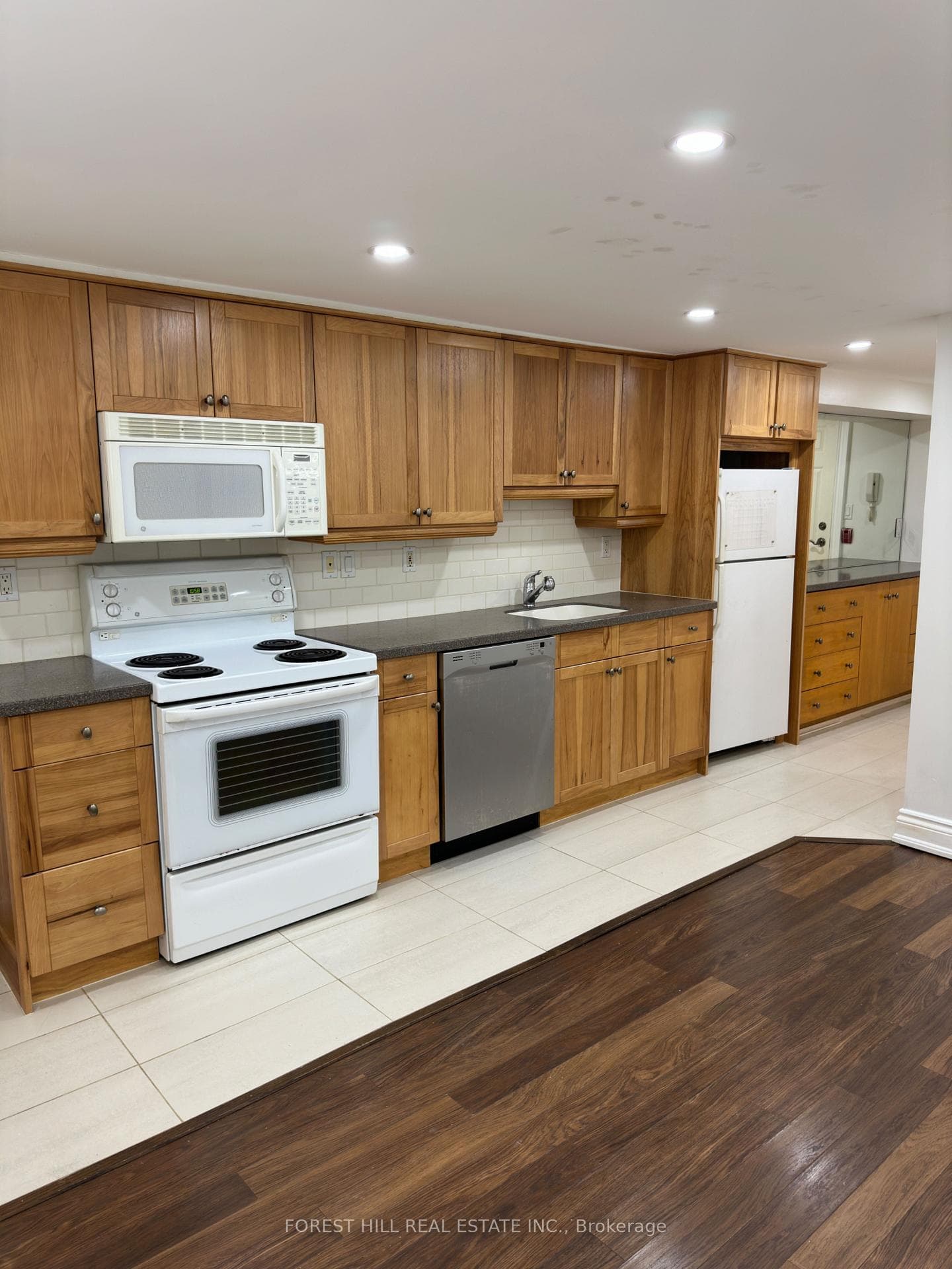 105 Balmoral Avenue Unit B1 photo 3