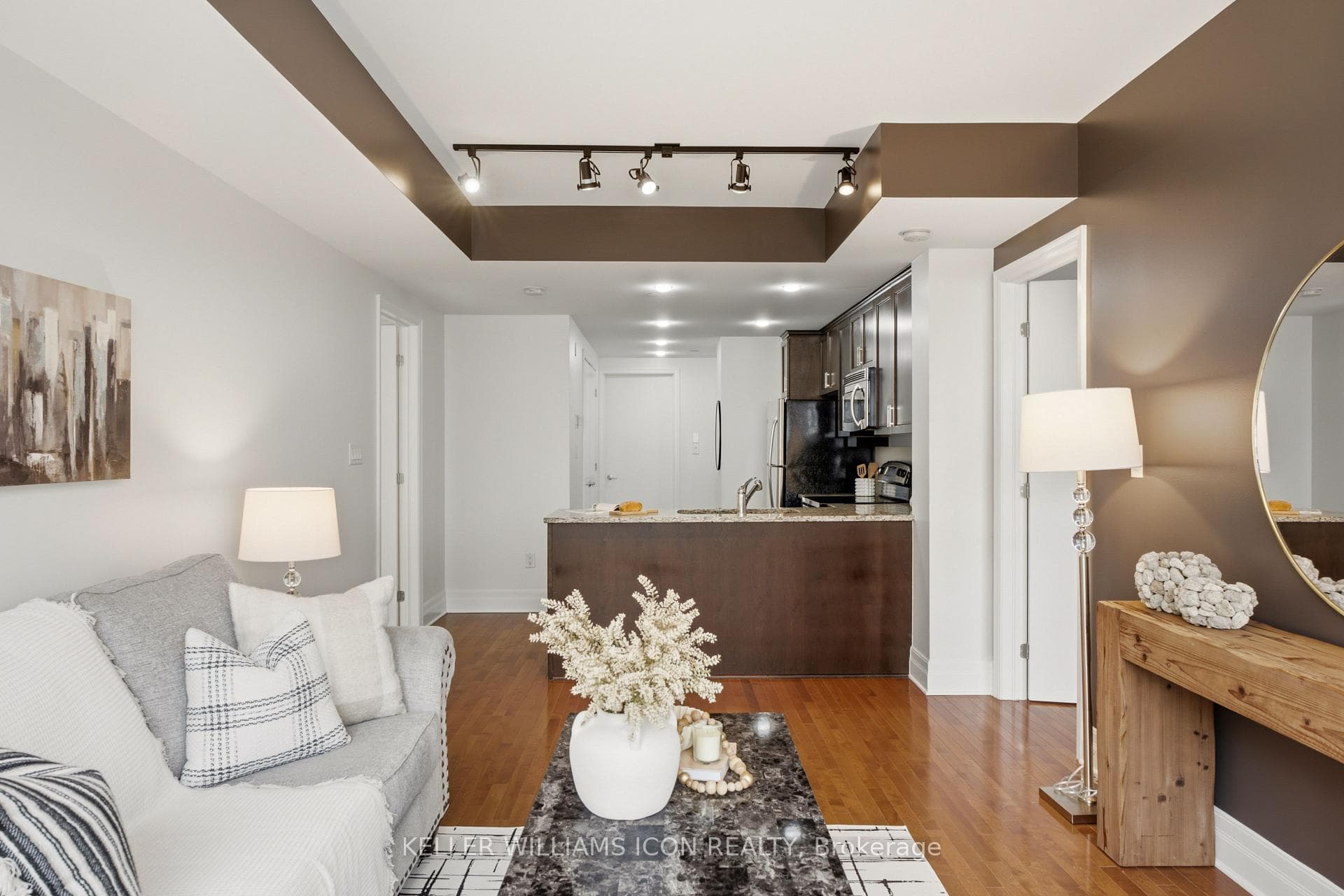 950 Marguerite Avenue Unit 213 photo 4