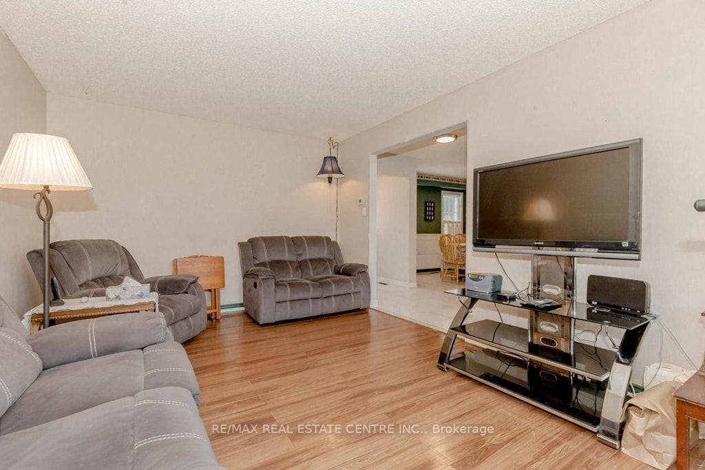 25 Nimrod Crescent photo 5