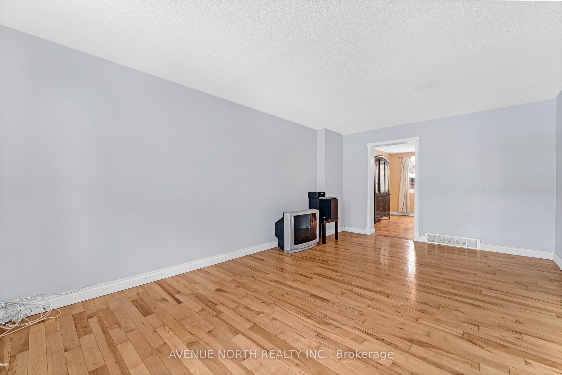 3489 Southgate Road photo 5