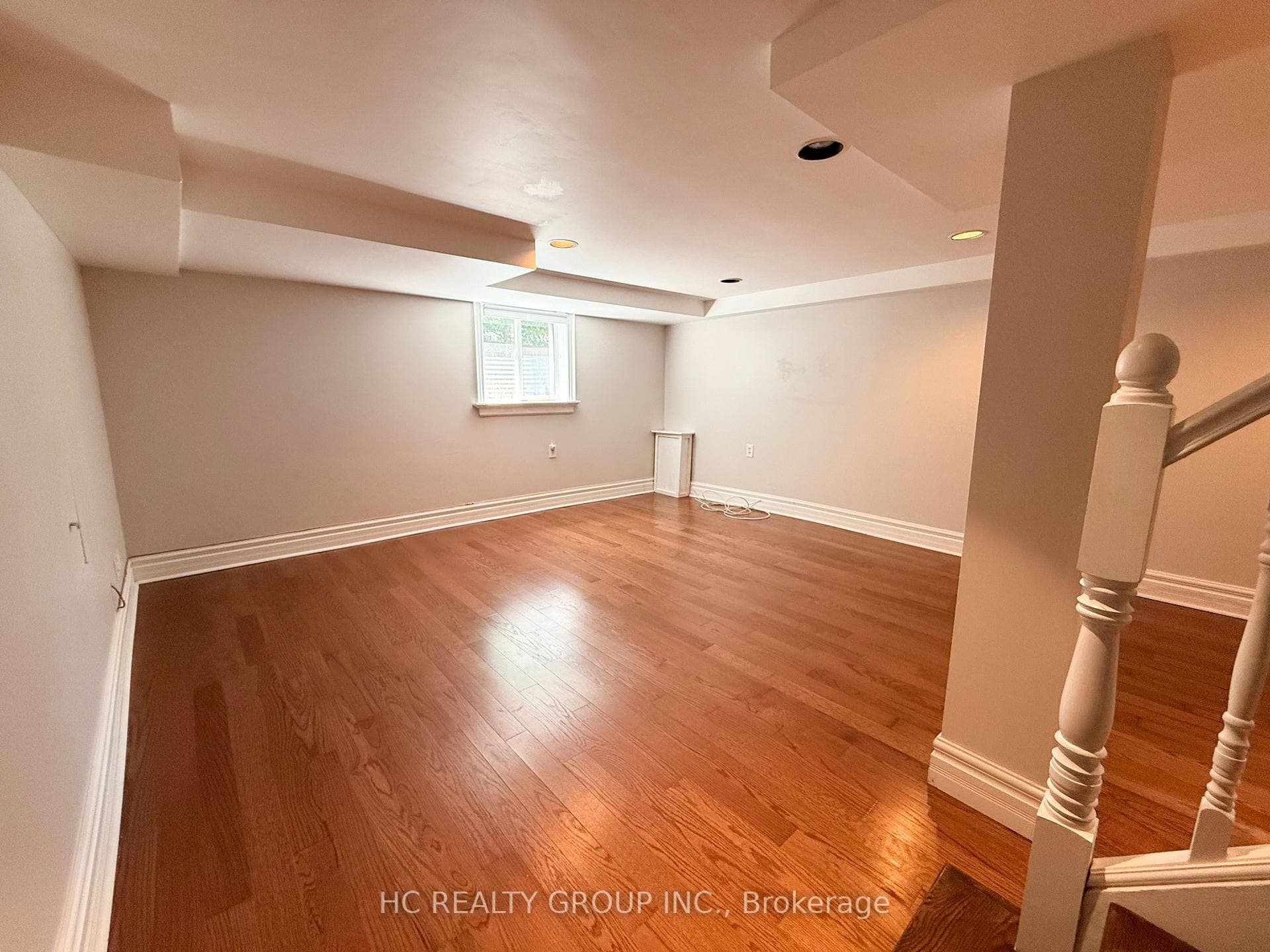398 Maple Avenue photo 28
