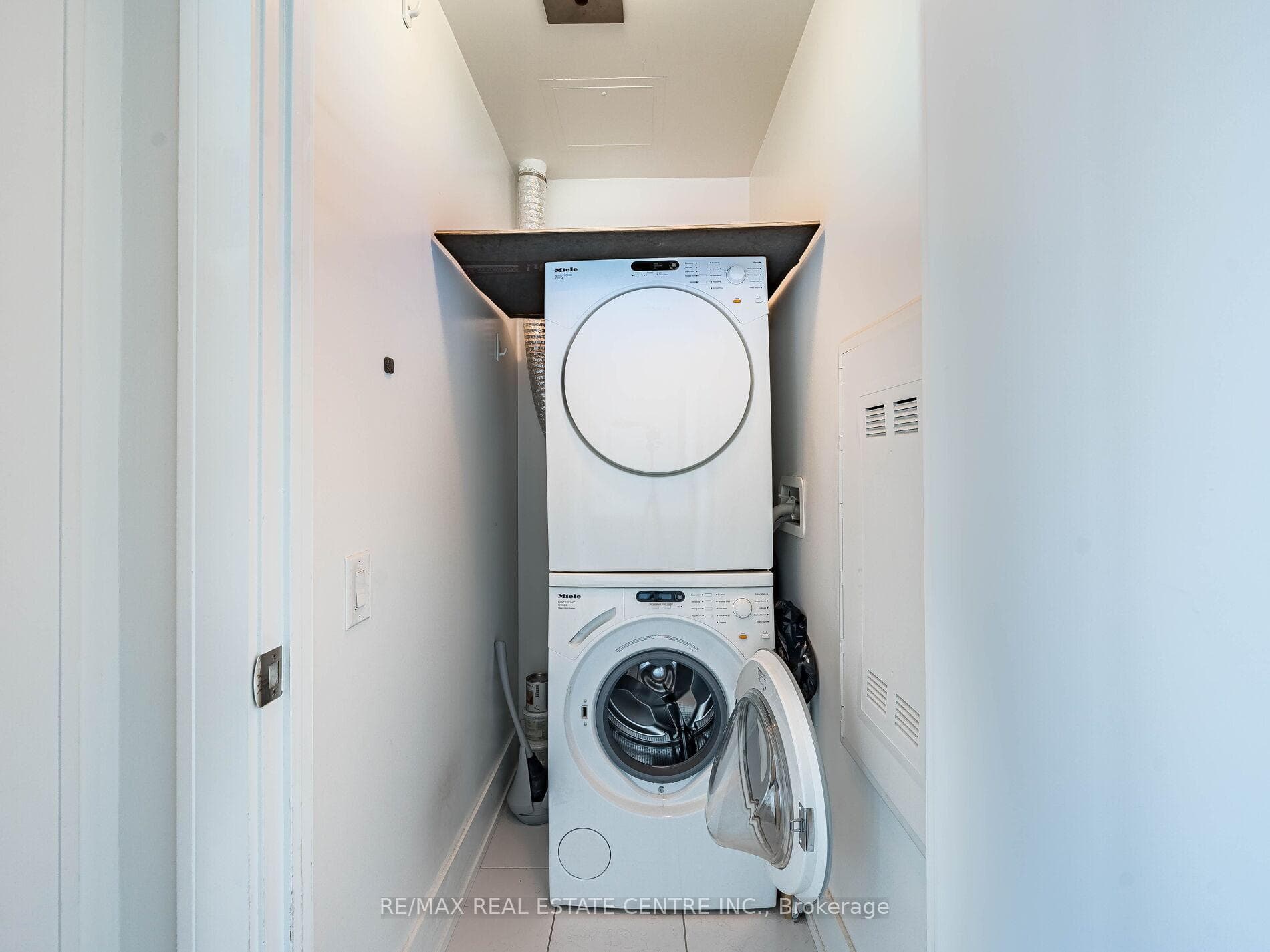170 Avenue Road Unit 1203 photo 26