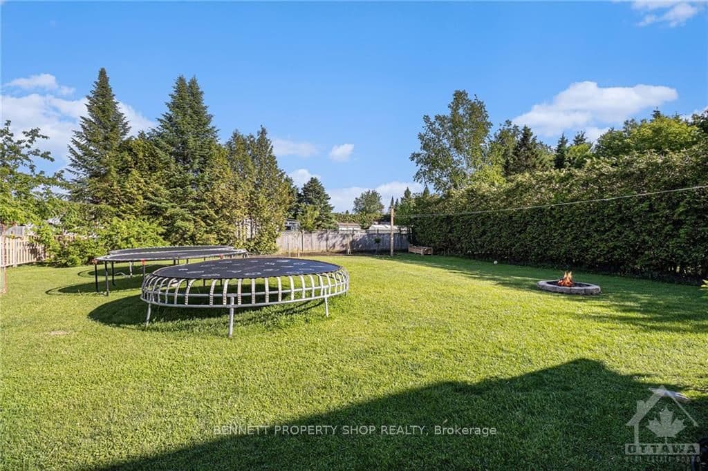 101 CORVINELLI Crescent photo 26